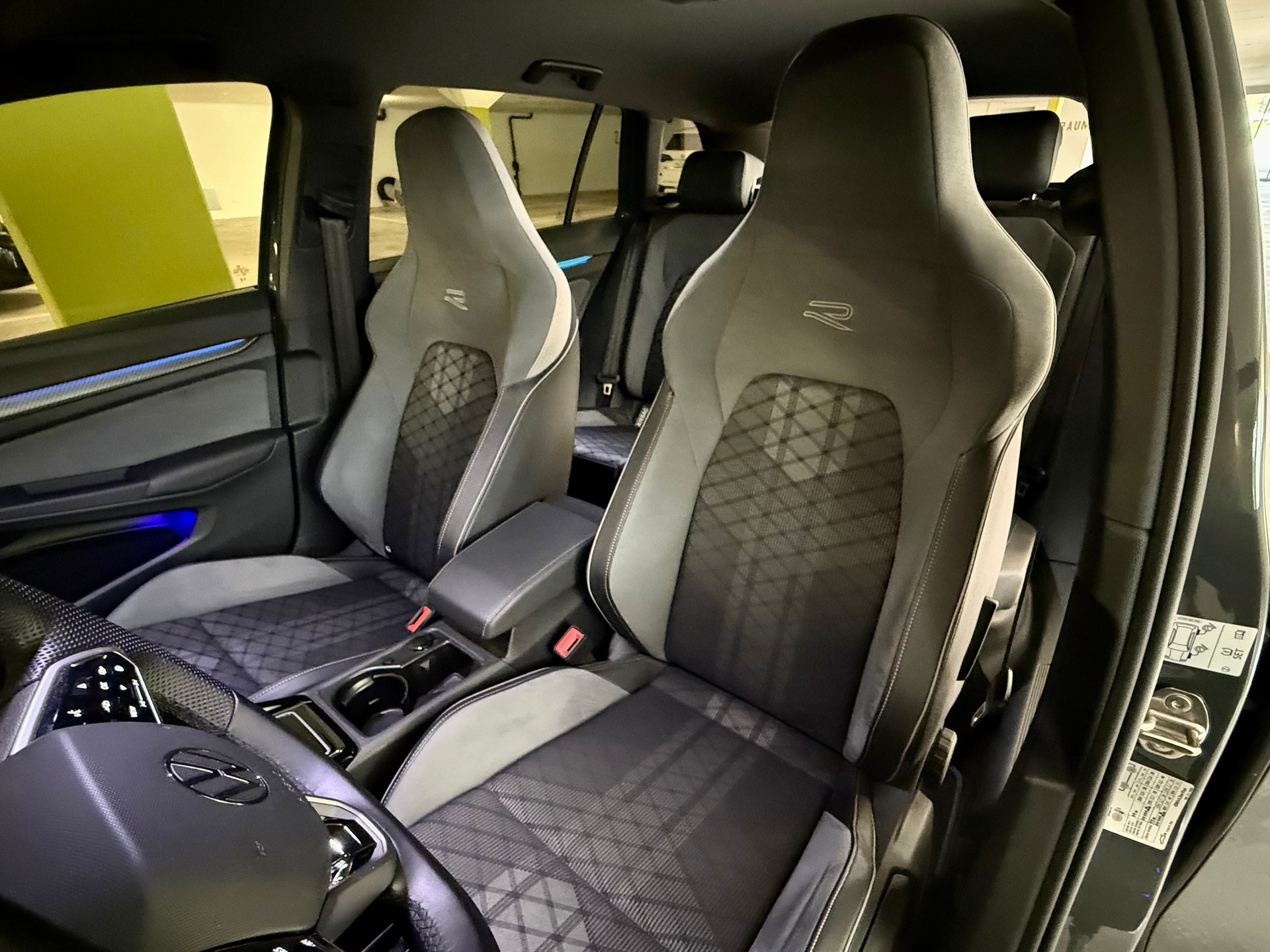 VW 2.0 TSI R-Line DSG 4motion-image-2