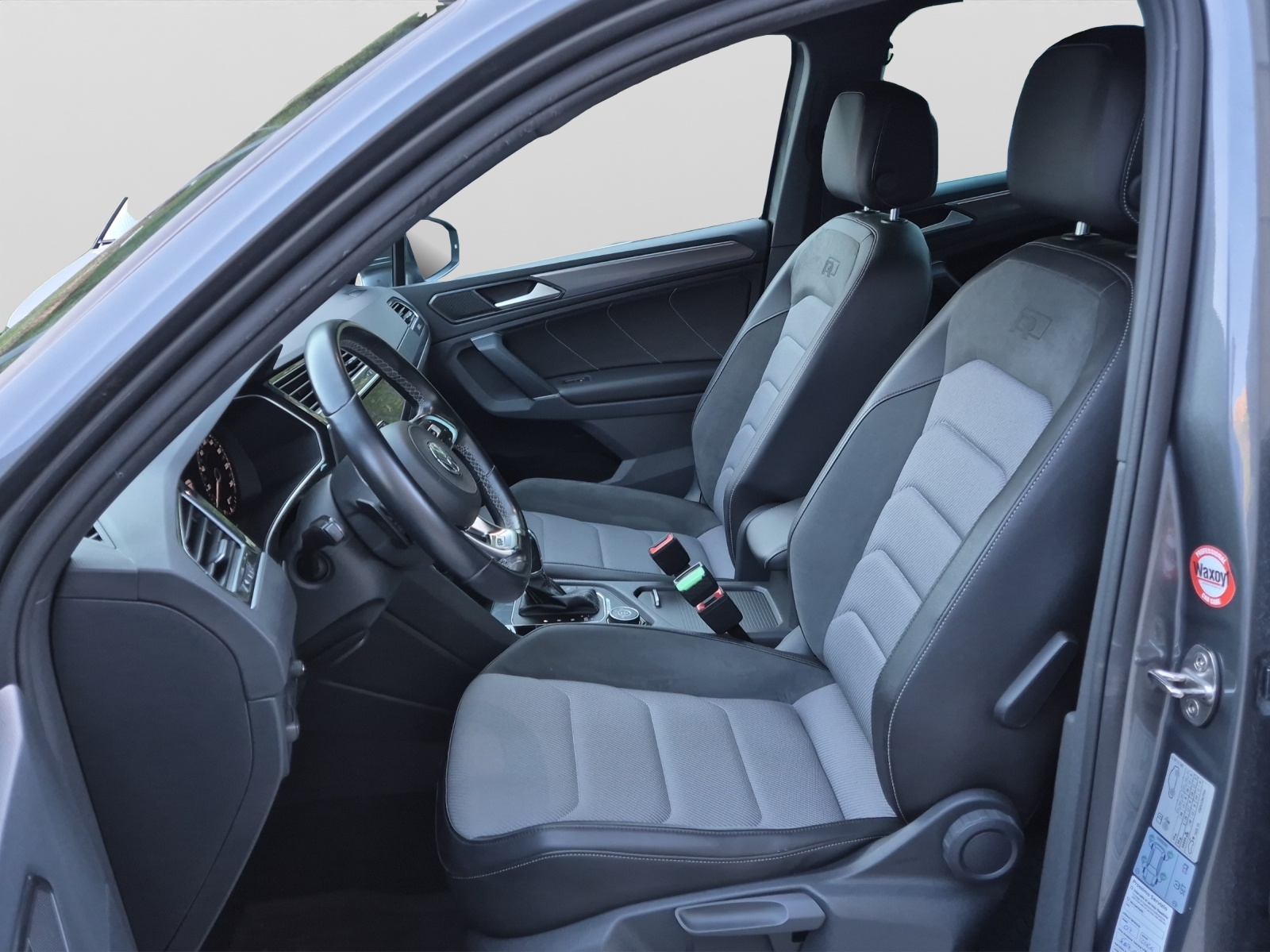 VW Tiguan 2.0 TDI R-LINE 4Motion DSG-image-13