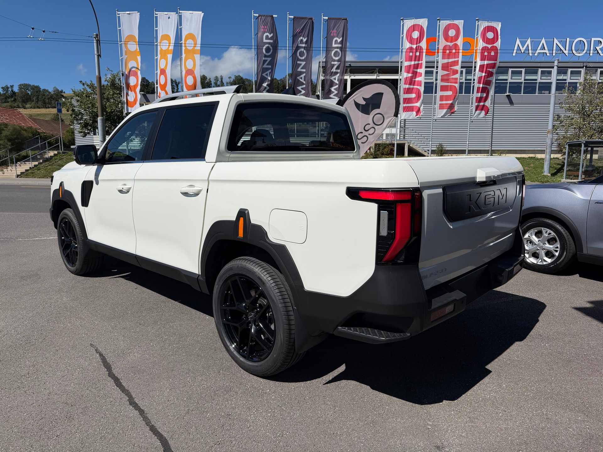 KGM-SsangYong Musso 2.2 Titanium 4WD A-image-2