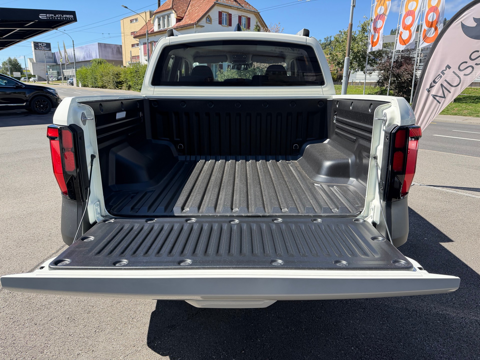 KGM-SsangYong Musso 2.2 Titanium 4WD A-image-15