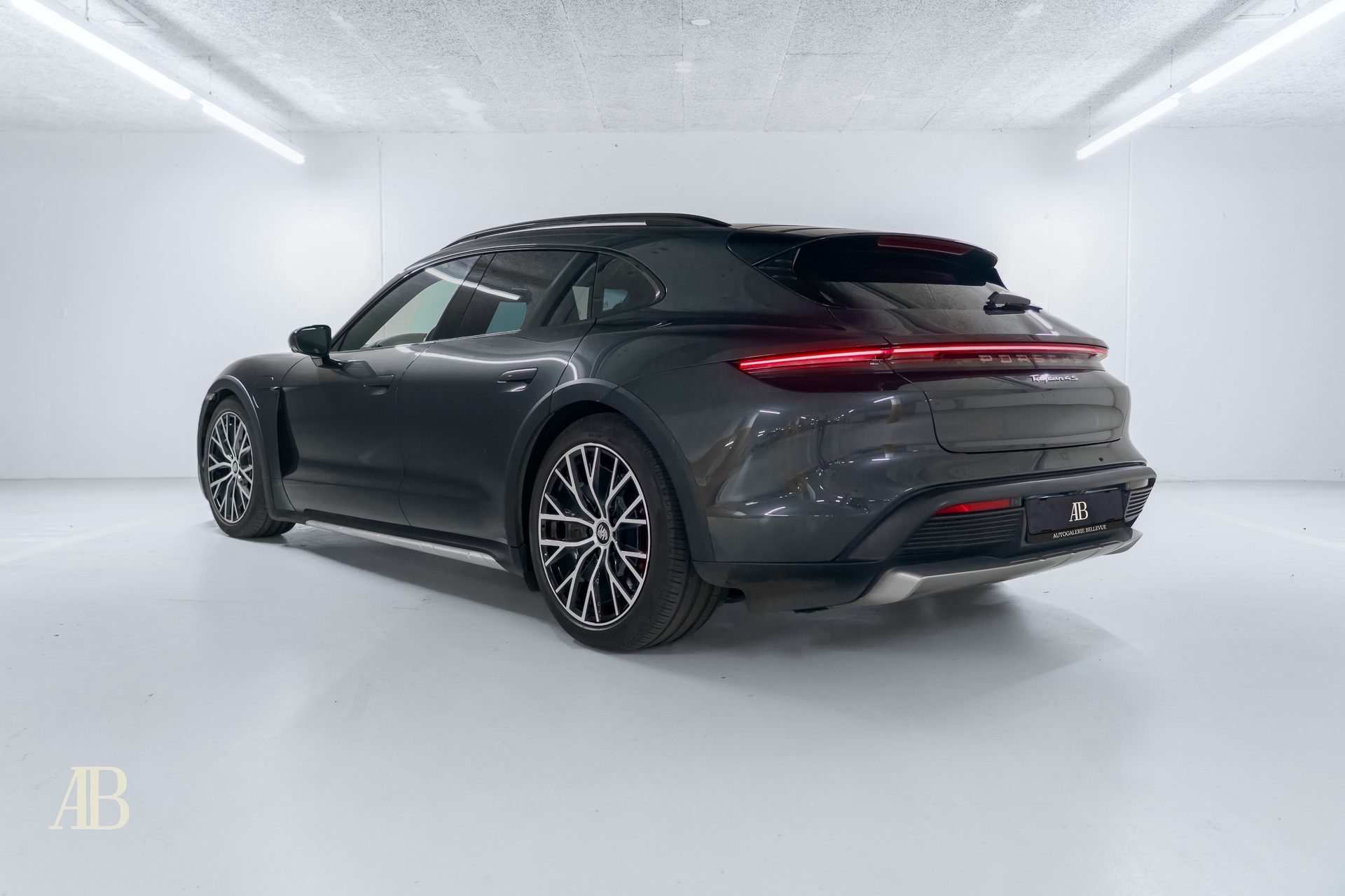 PORSCHE Taycan Cross Turismo 4S aus 1.Hand-image-4