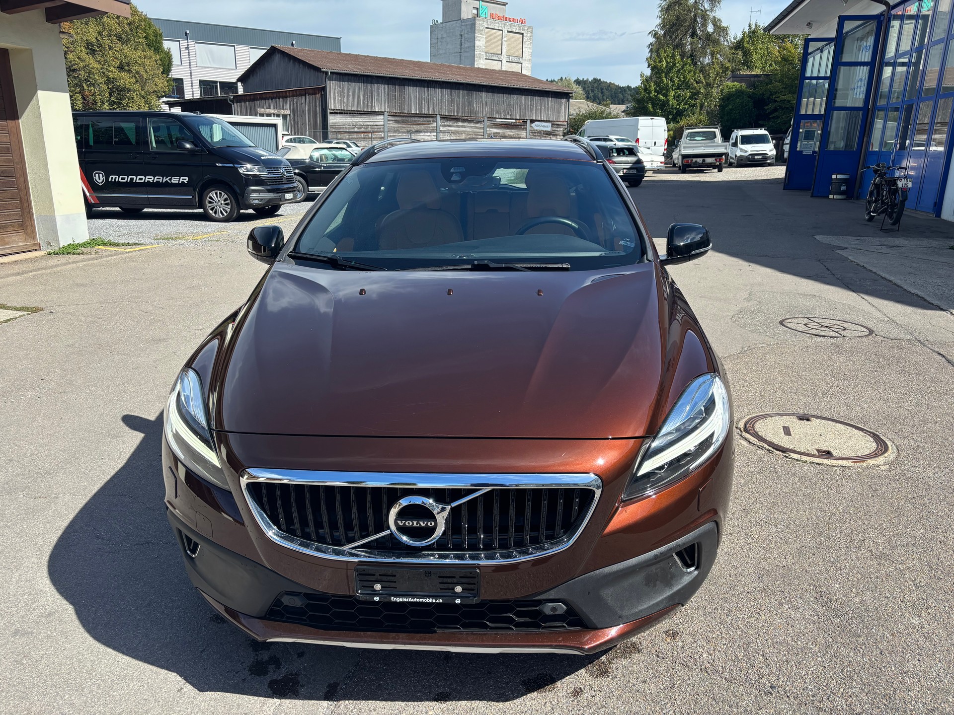 VOLVO V40-image-1