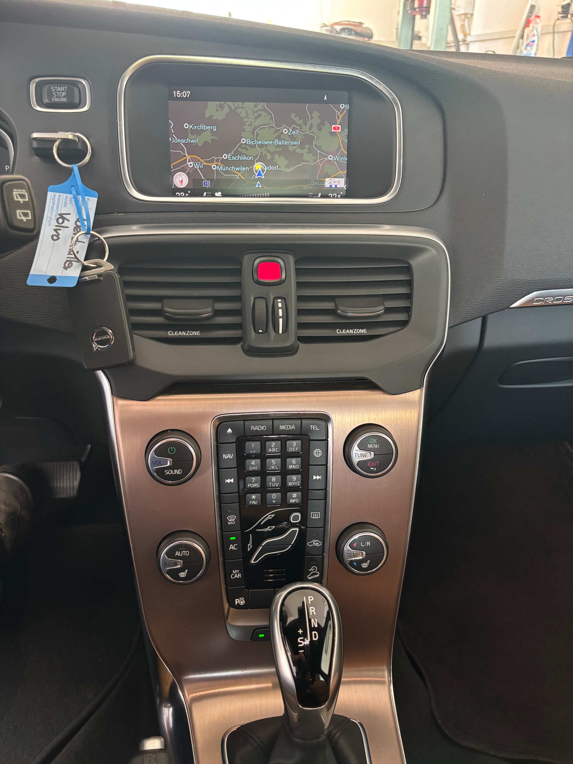 VOLVO V40-image-5