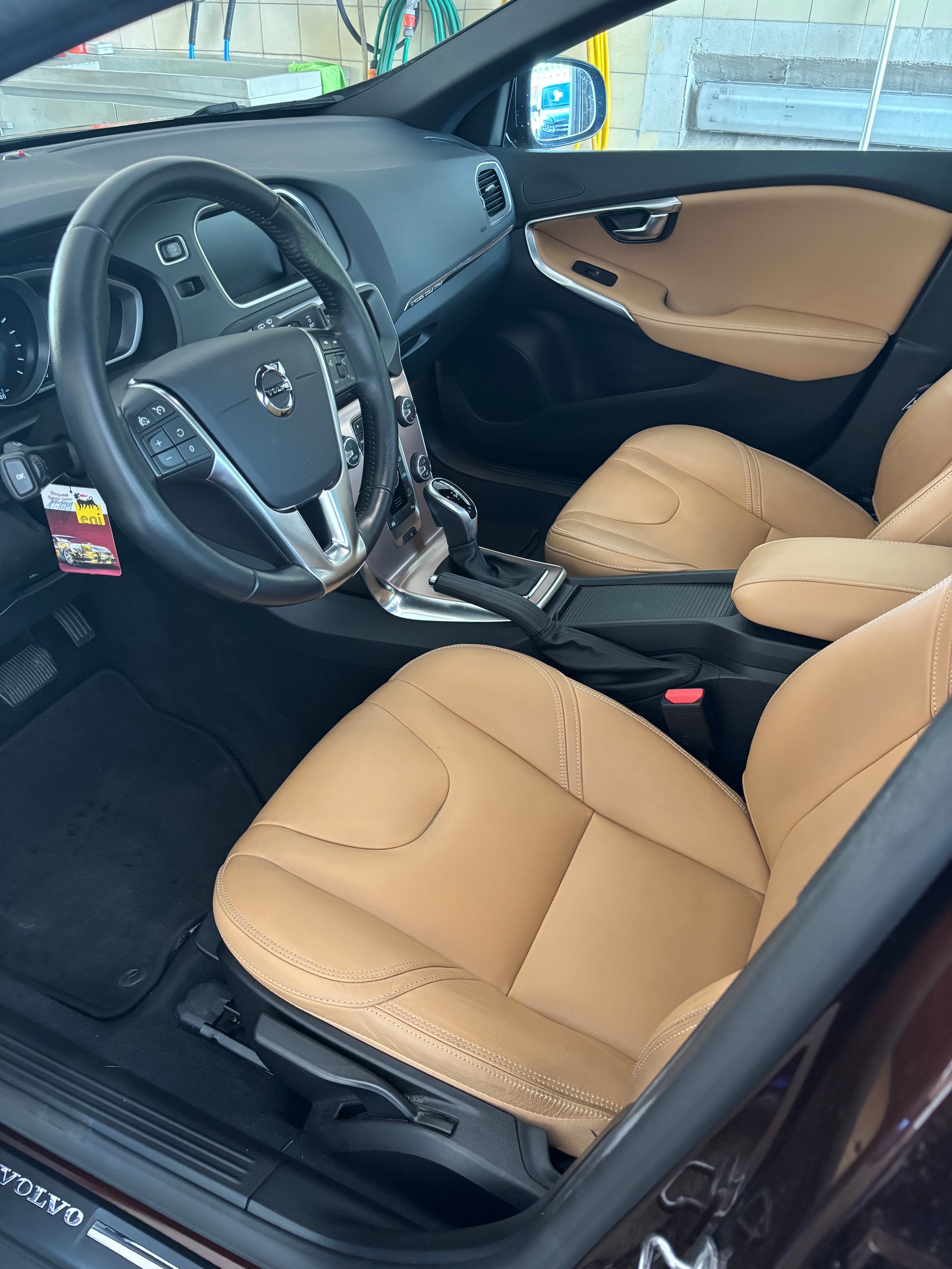 VOLVO V40-image-4