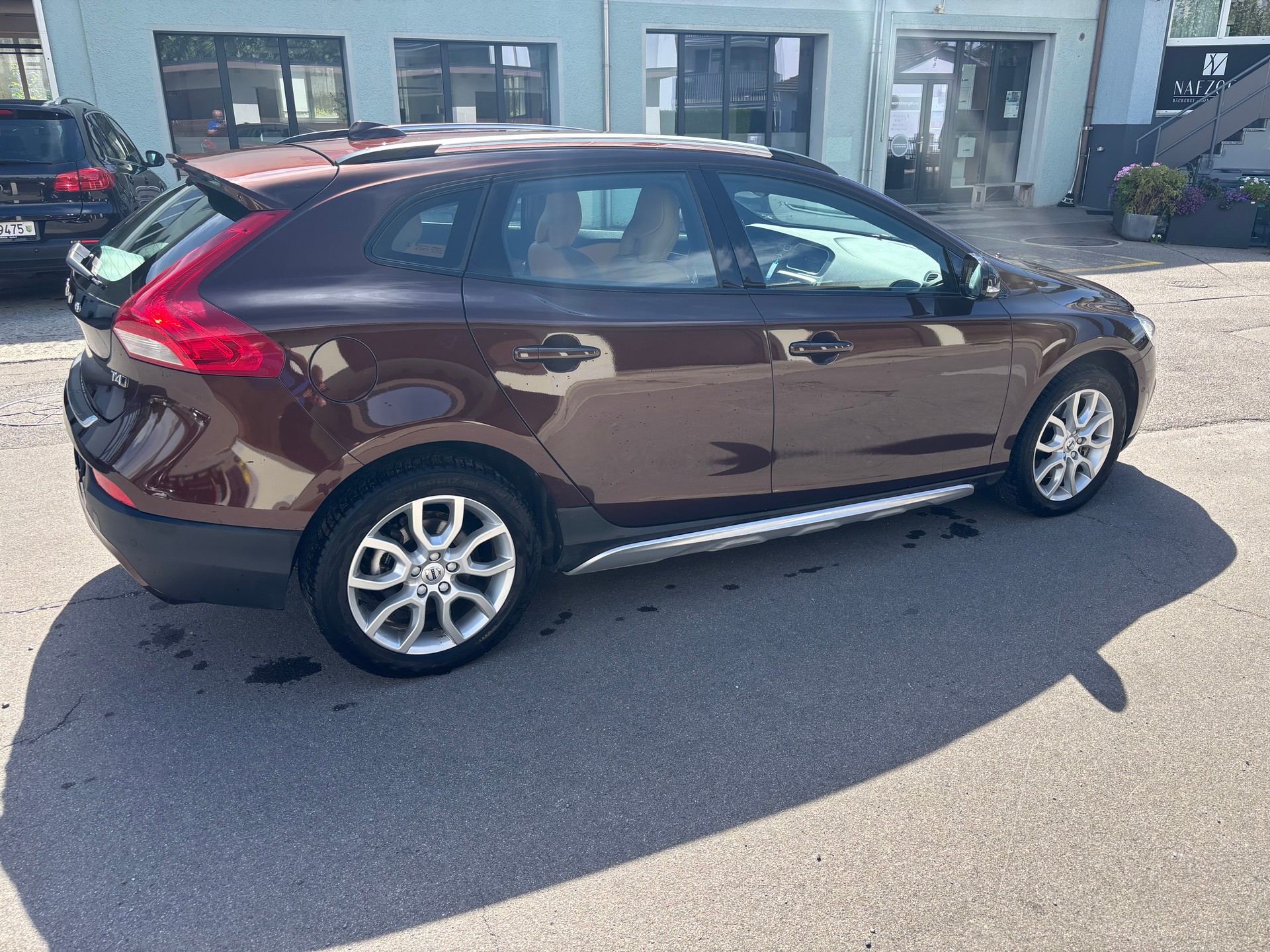 VOLVO V40-image-2
