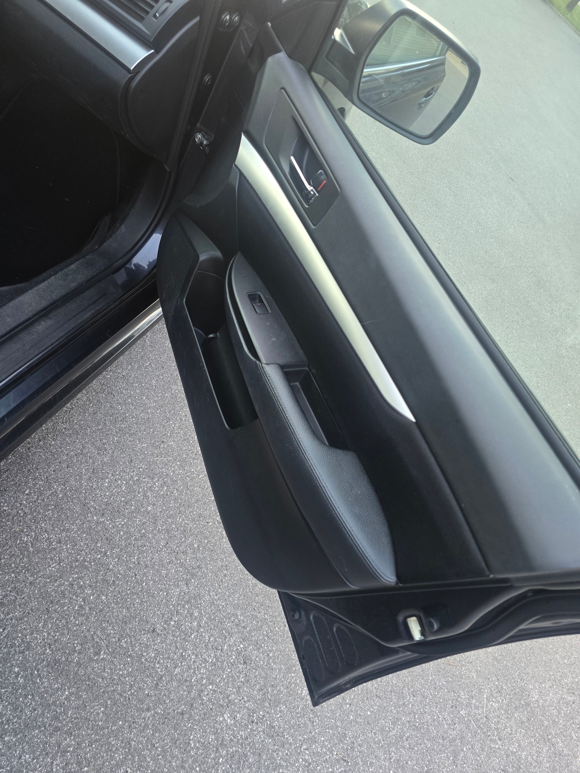 SUBARU Legacy 2.0i Swiss AWD-image-12