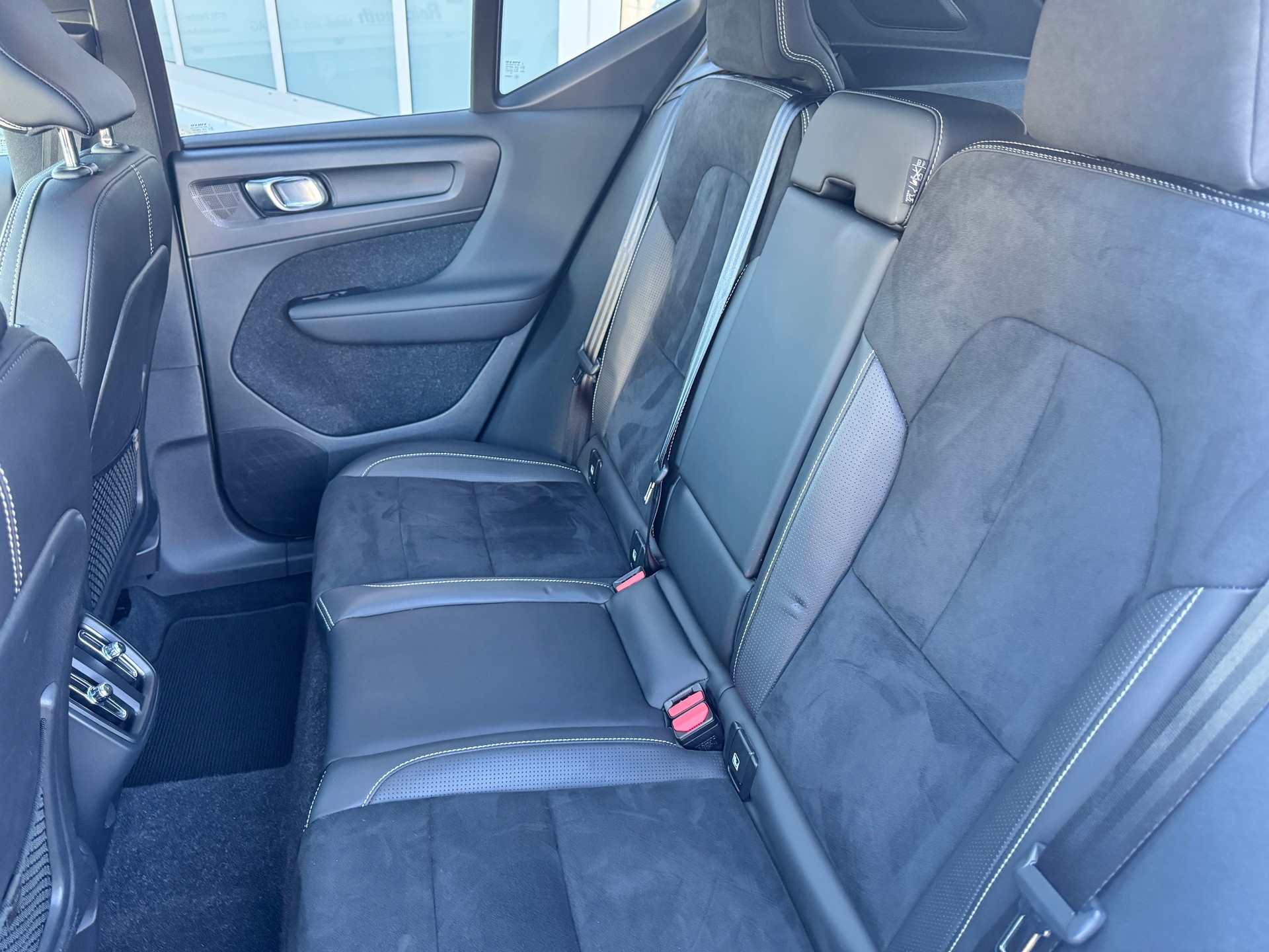 VOLVO XC40 D4 AWD R-Design Geartronic-image-8