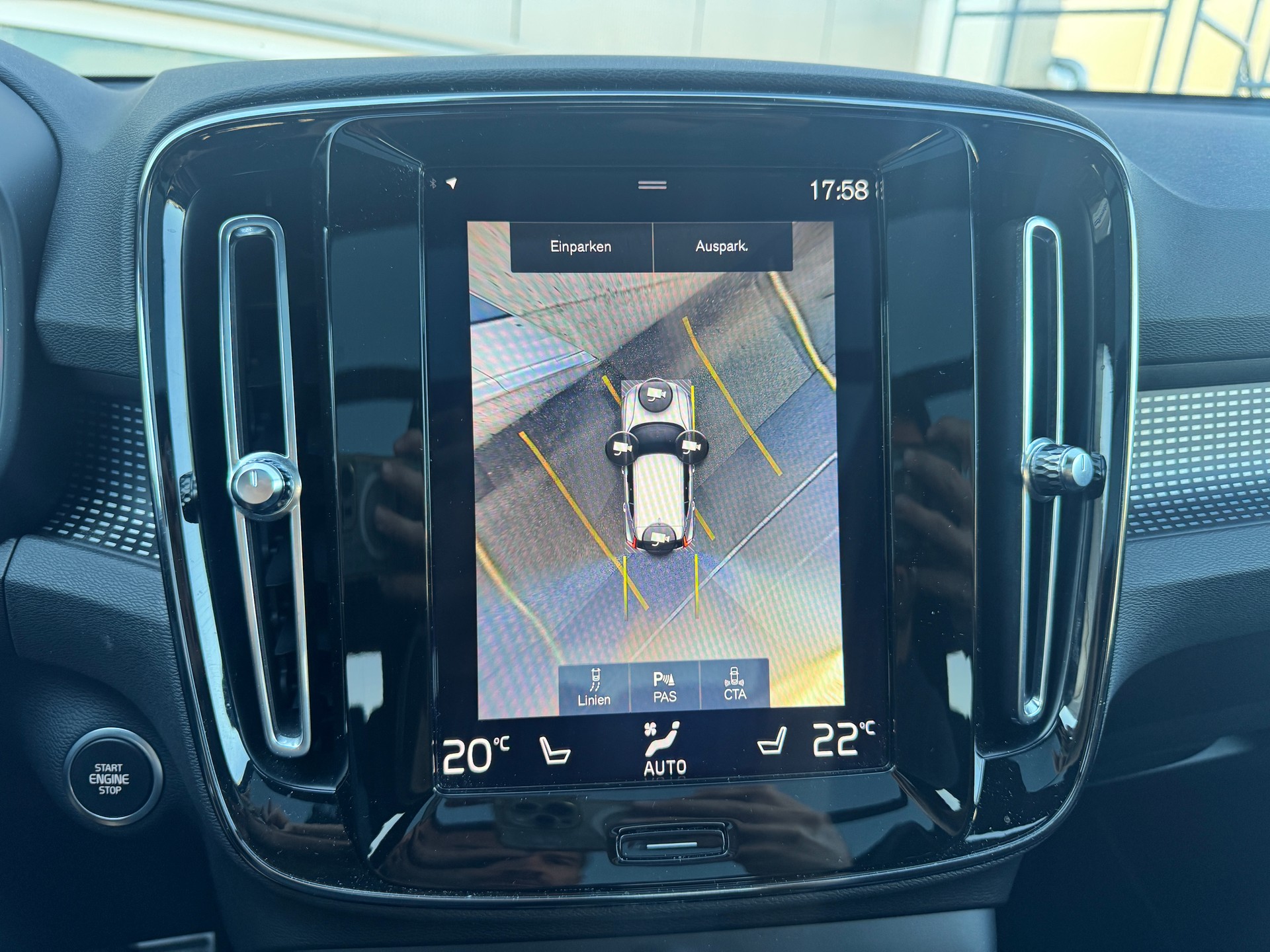 VOLVO XC40 D4 AWD R-Design Geartronic-image-6