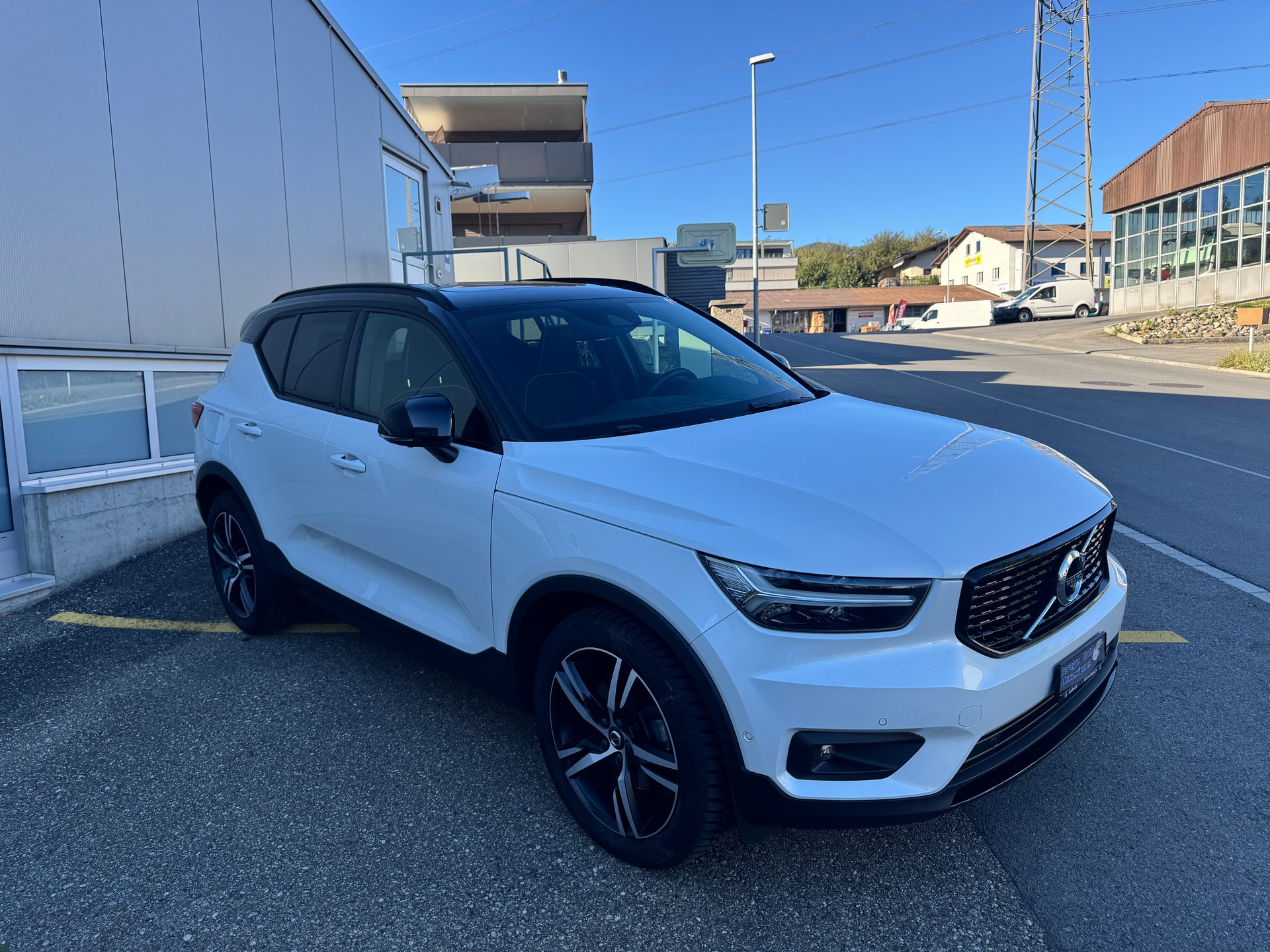 VOLVO XC40 D4 AWD R-Design Geartronic-image-1