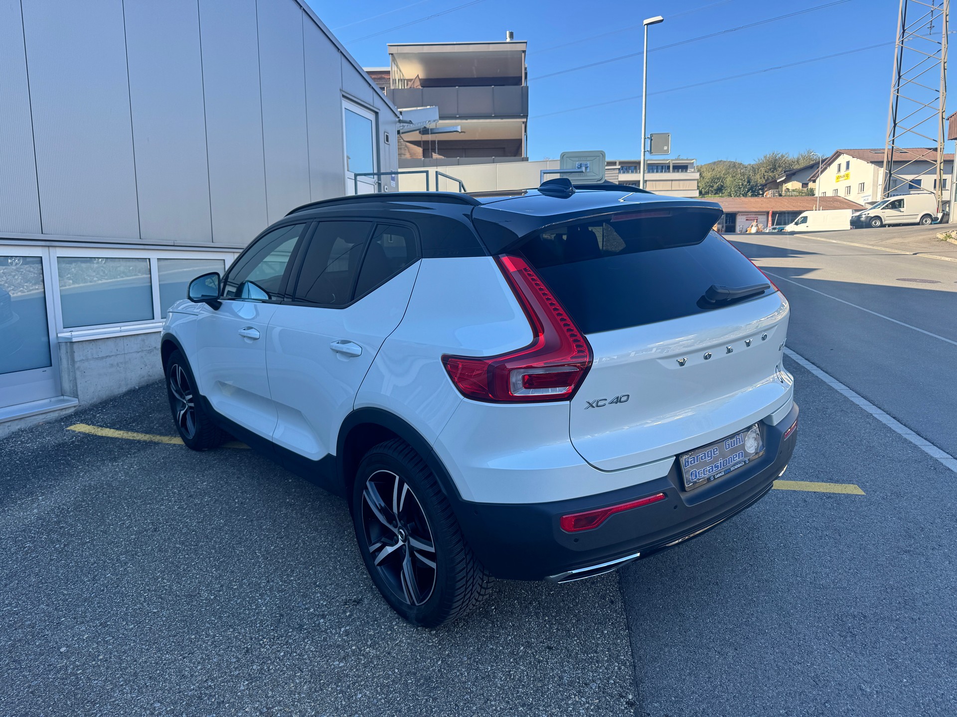VOLVO XC40 D4 AWD R-Design Geartronic-image-2