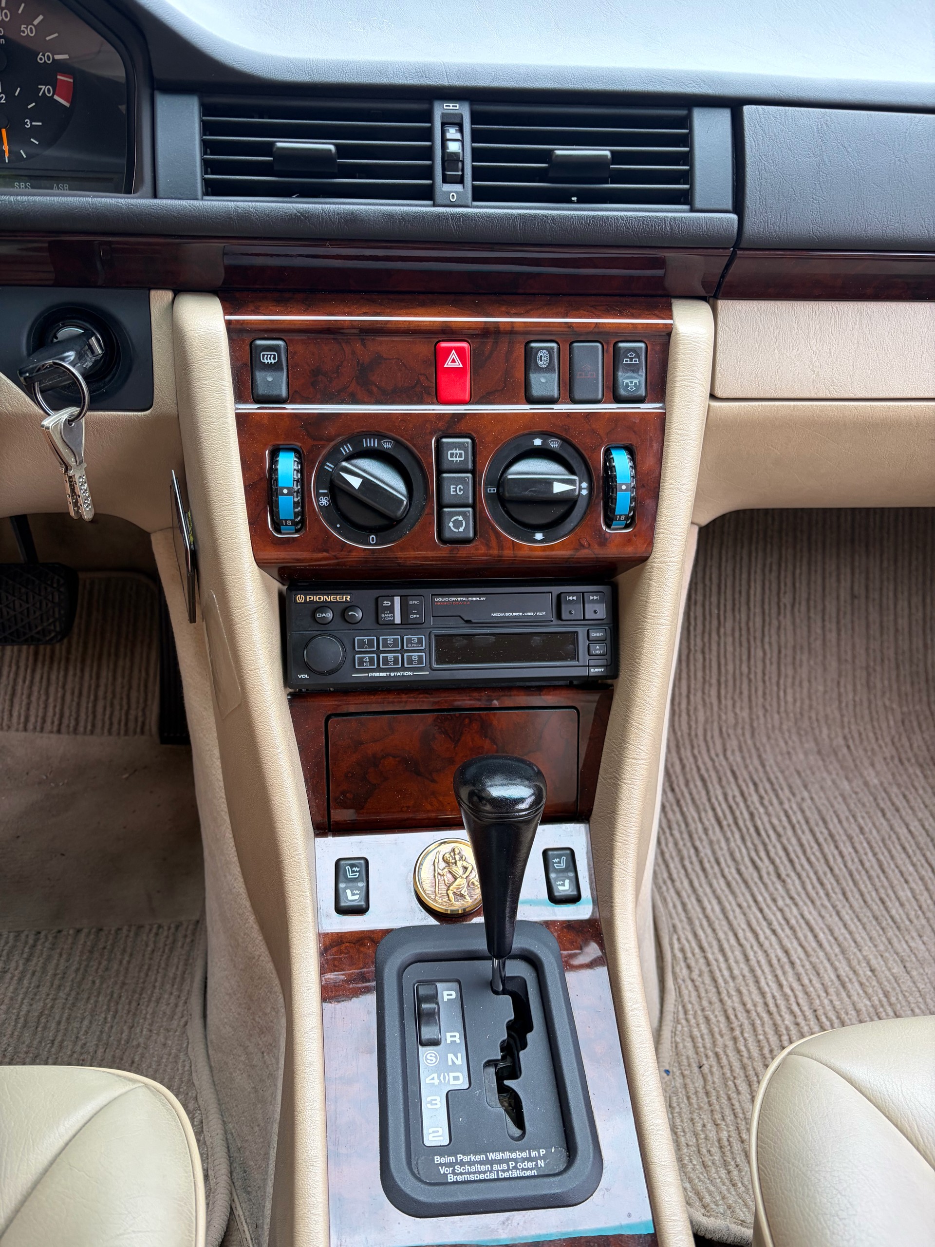 MERCEDES-BENZ-image-10