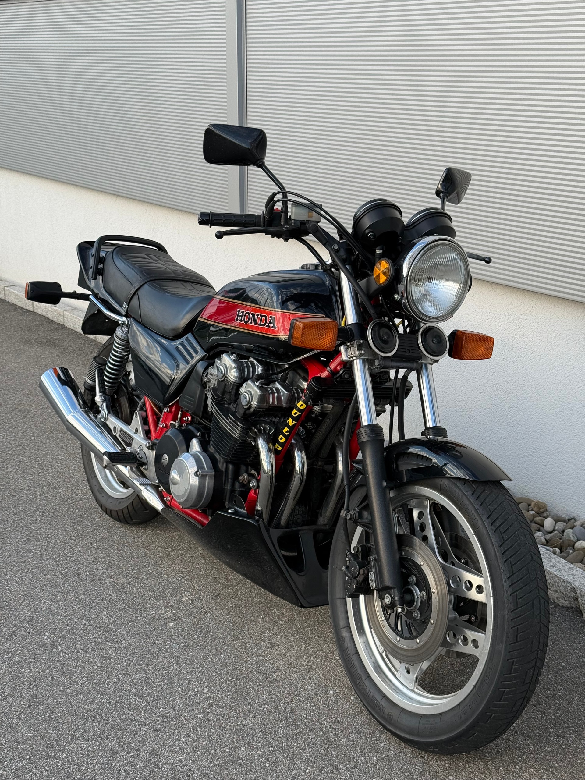 HONDA CB 900 F-showroom-element-1