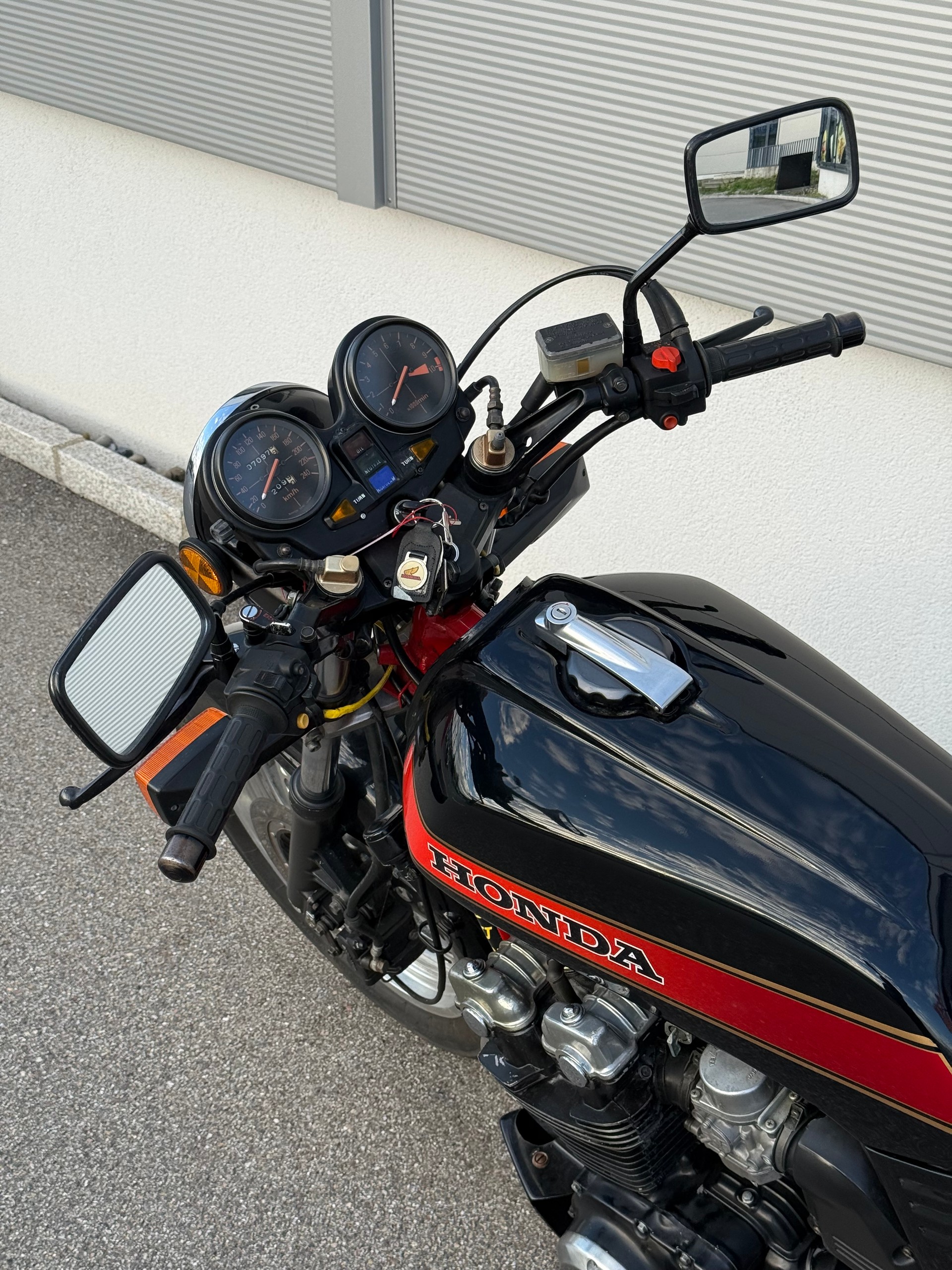HONDA CB 900 F-image-7