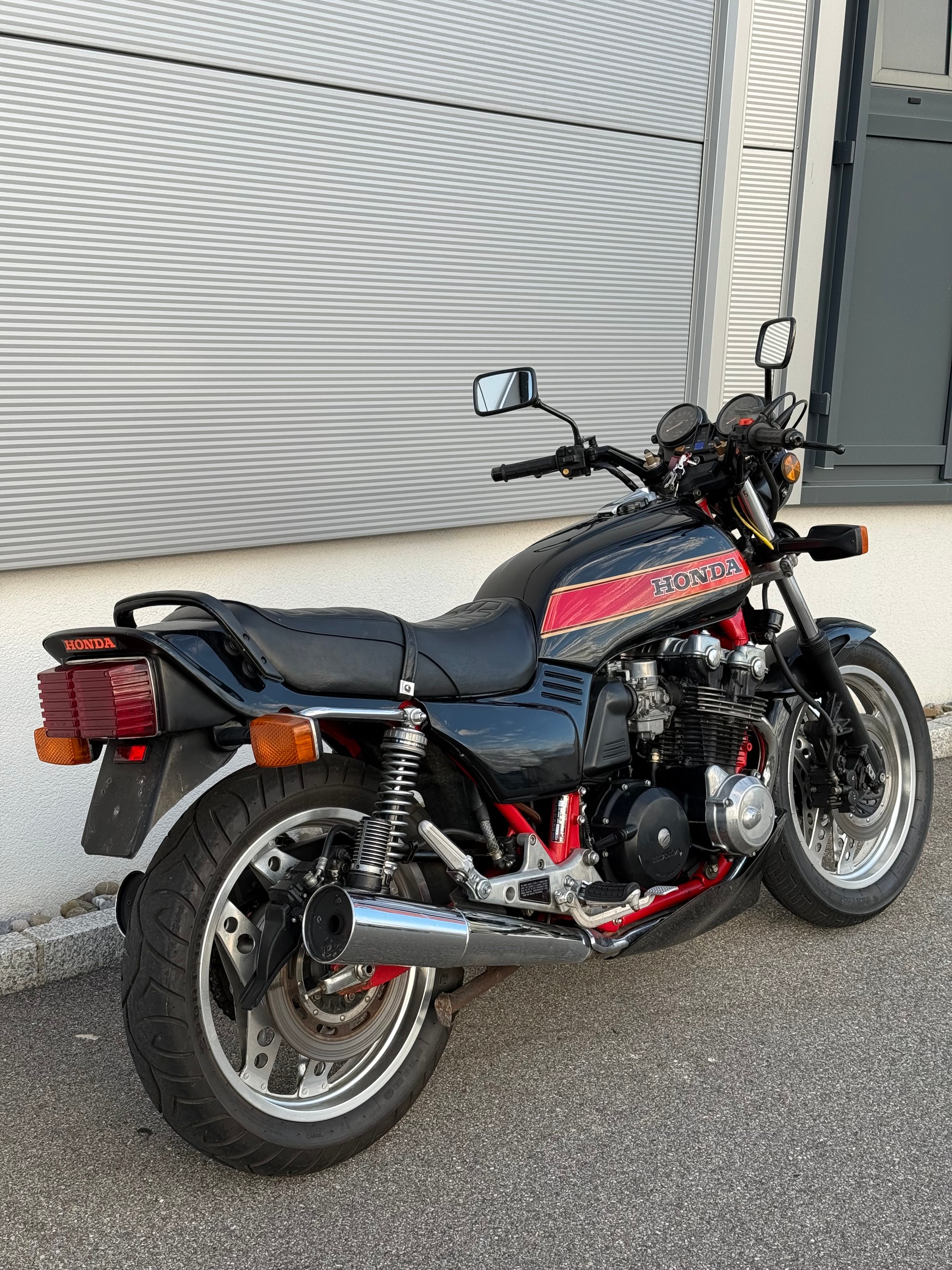 HONDA CB 900 F-showroom-element-2