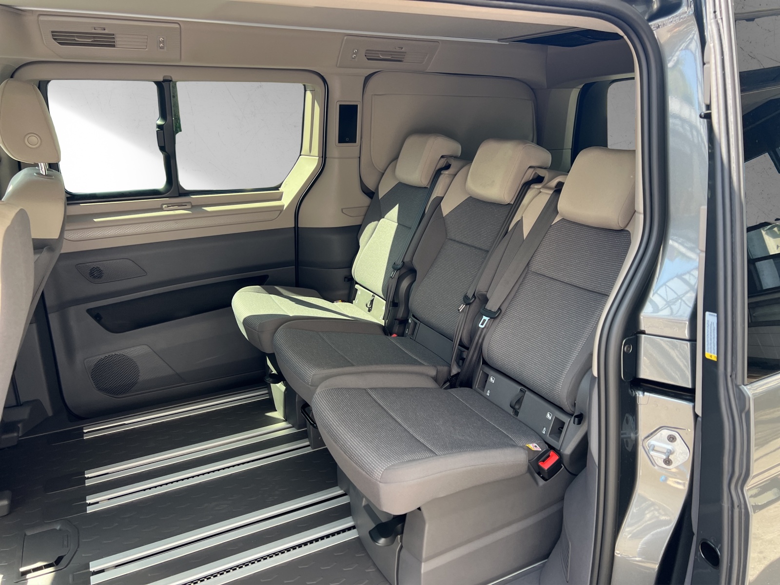 VW California 2.0 TDI Beach Tour Liberty-image-8