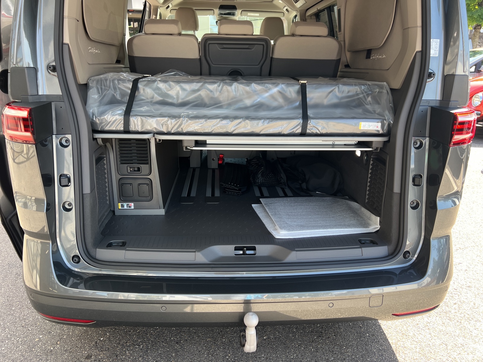 VW California 2.0 TDI Beach Tour Liberty-image-9