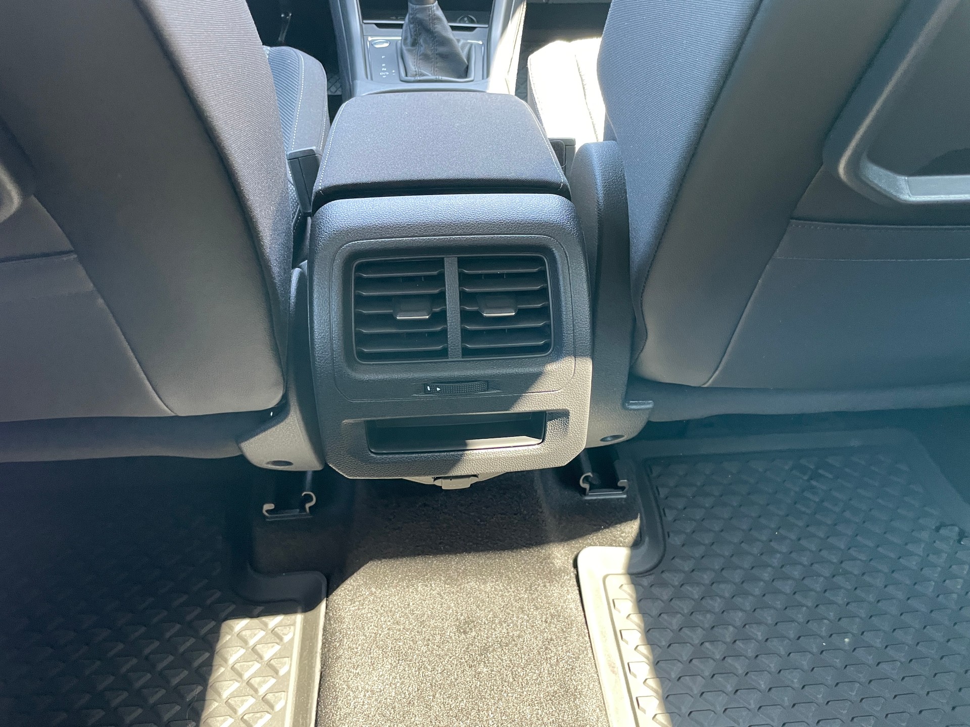 VW Touran 1.5 TSI EVO Comfortline DSG, 7-Sitzer, AHK und Standheizung-image-21