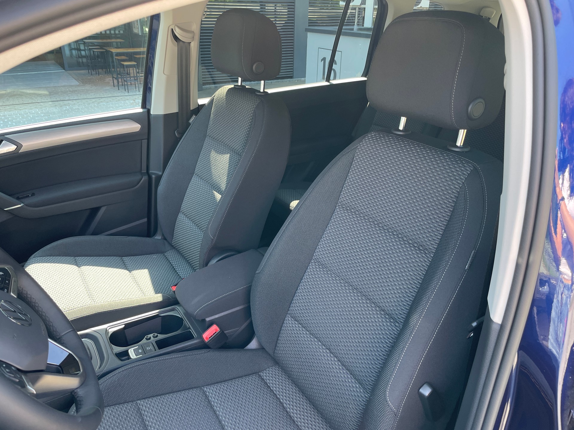 VW Touran 1.5 TSI EVO Comfortline DSG, 7-Sitzer, AHK und Standheizung-image-17