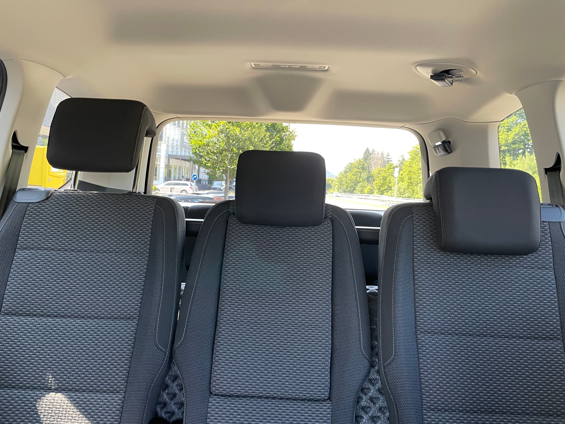 VW Touran 1.5 TSI EVO Comfortline DSG, 7-Sitzer, AHK und Standheizung-image-24