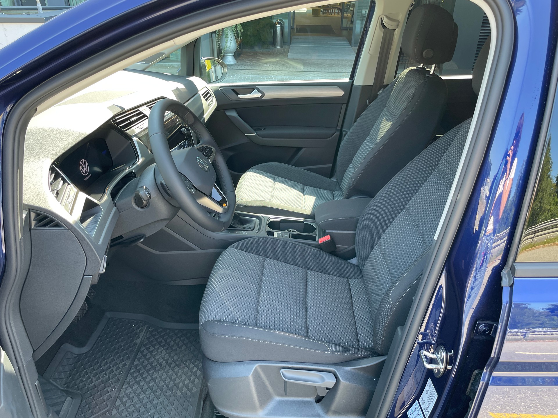 VW Touran 1.5 TSI EVO Comfortline DSG, 7-Sitzer, AHK und Standheizung-image-16