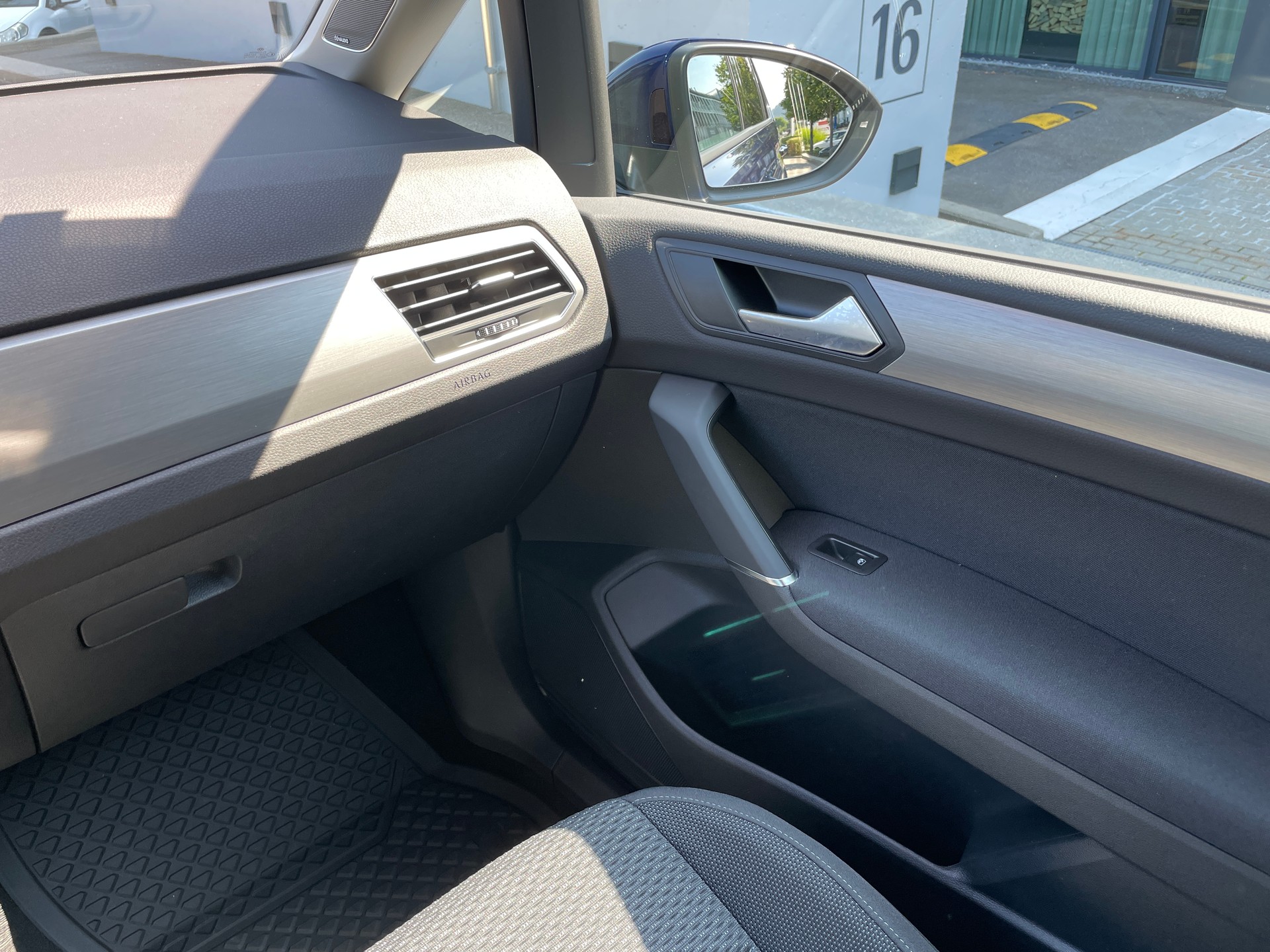 VW Touran 1.5 TSI EVO Comfortline DSG, 7-Sitzer, AHK und Standheizung-image-23