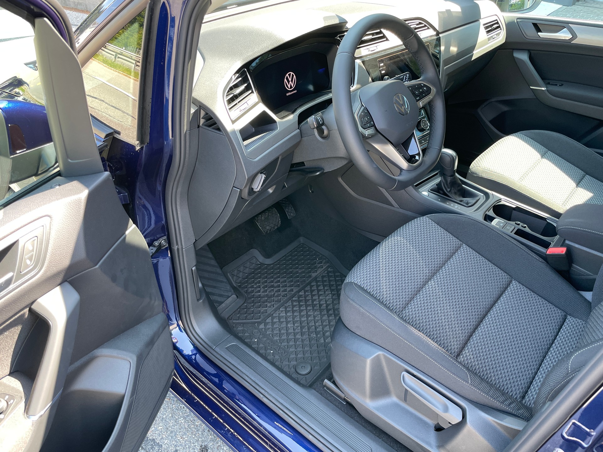 VW Touran 1.5 TSI EVO Comfortline DSG, 7-Sitzer, AHK und Standheizung-image-14