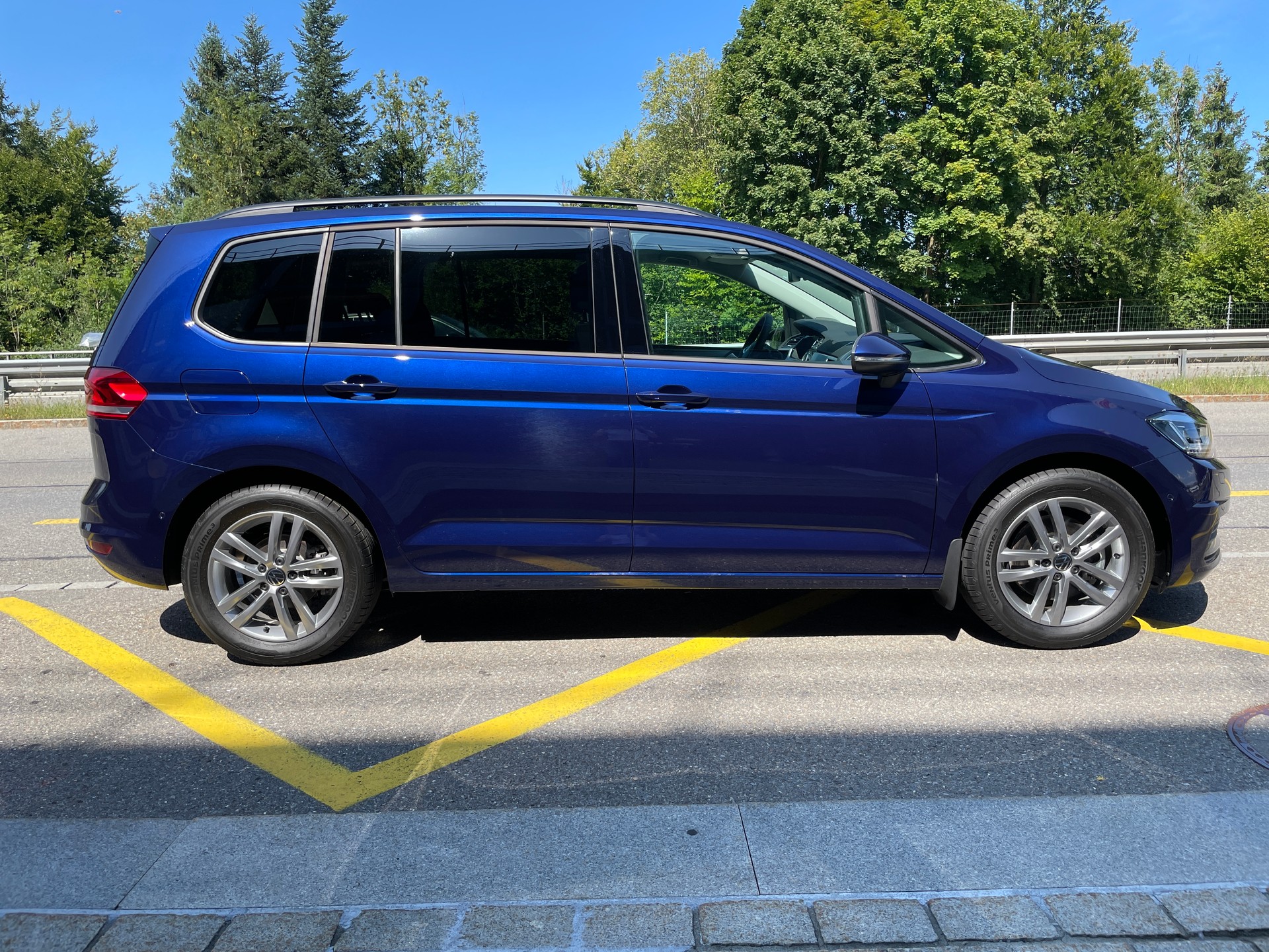 VW Touran 1.5 TSI EVO Comfortline DSG, 7-Sitzer, AHK und Standheizung-image-3