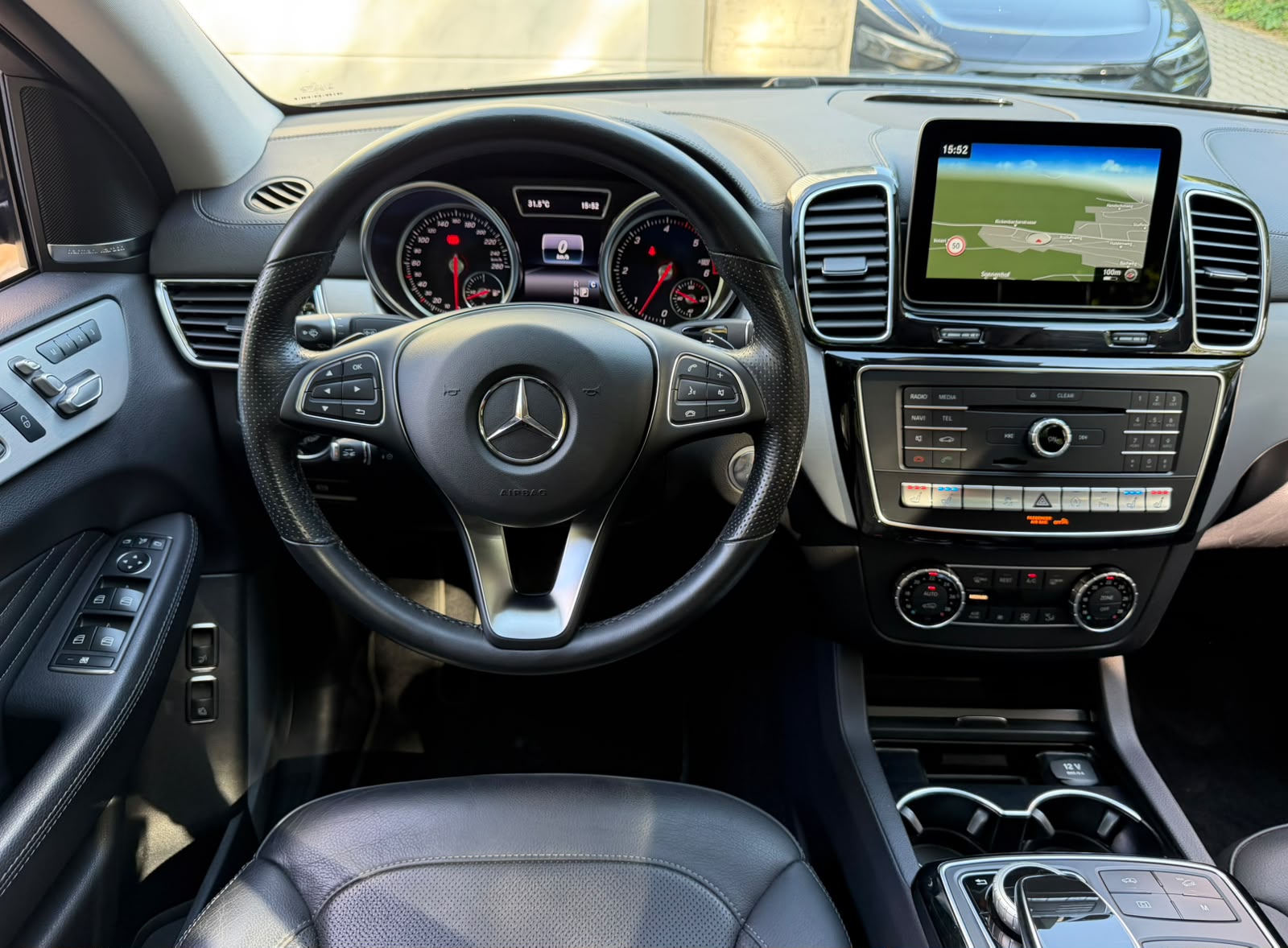 MERCEDES-BENZ GLE Coupé 350 d 4Matic 9G-Tronic AMG Line-image-23