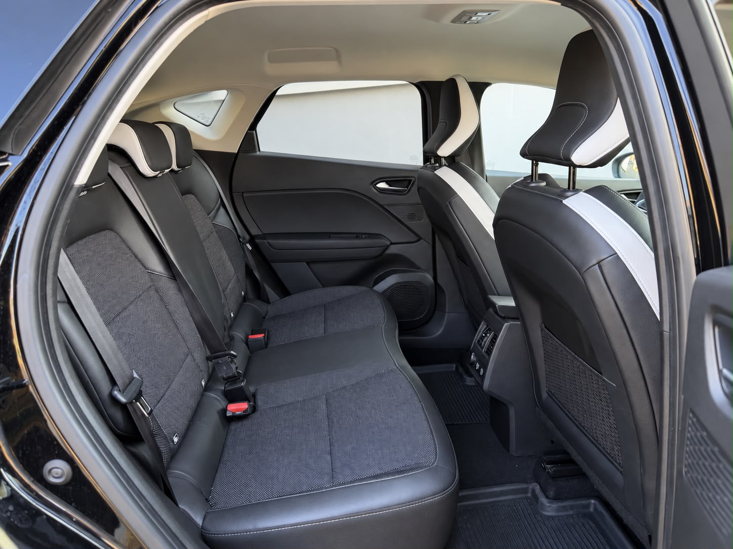 RENAULT Captur 1.3 TCe Techno EDC-image-22