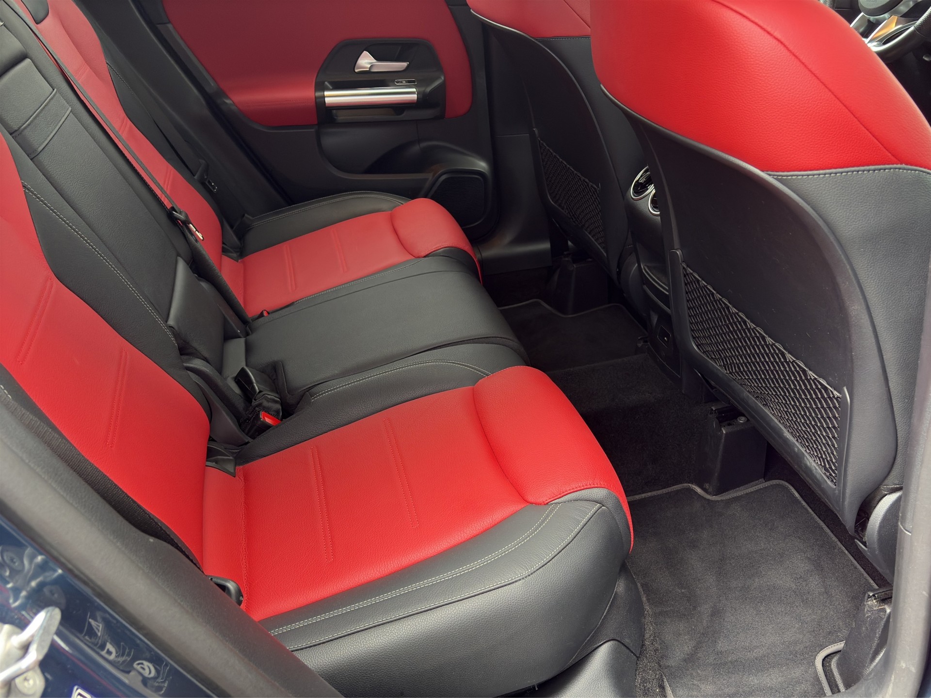 MERCEDES-BENZ GLA 35 AMG 4Matic 8G-Speedshift DCT-image-21