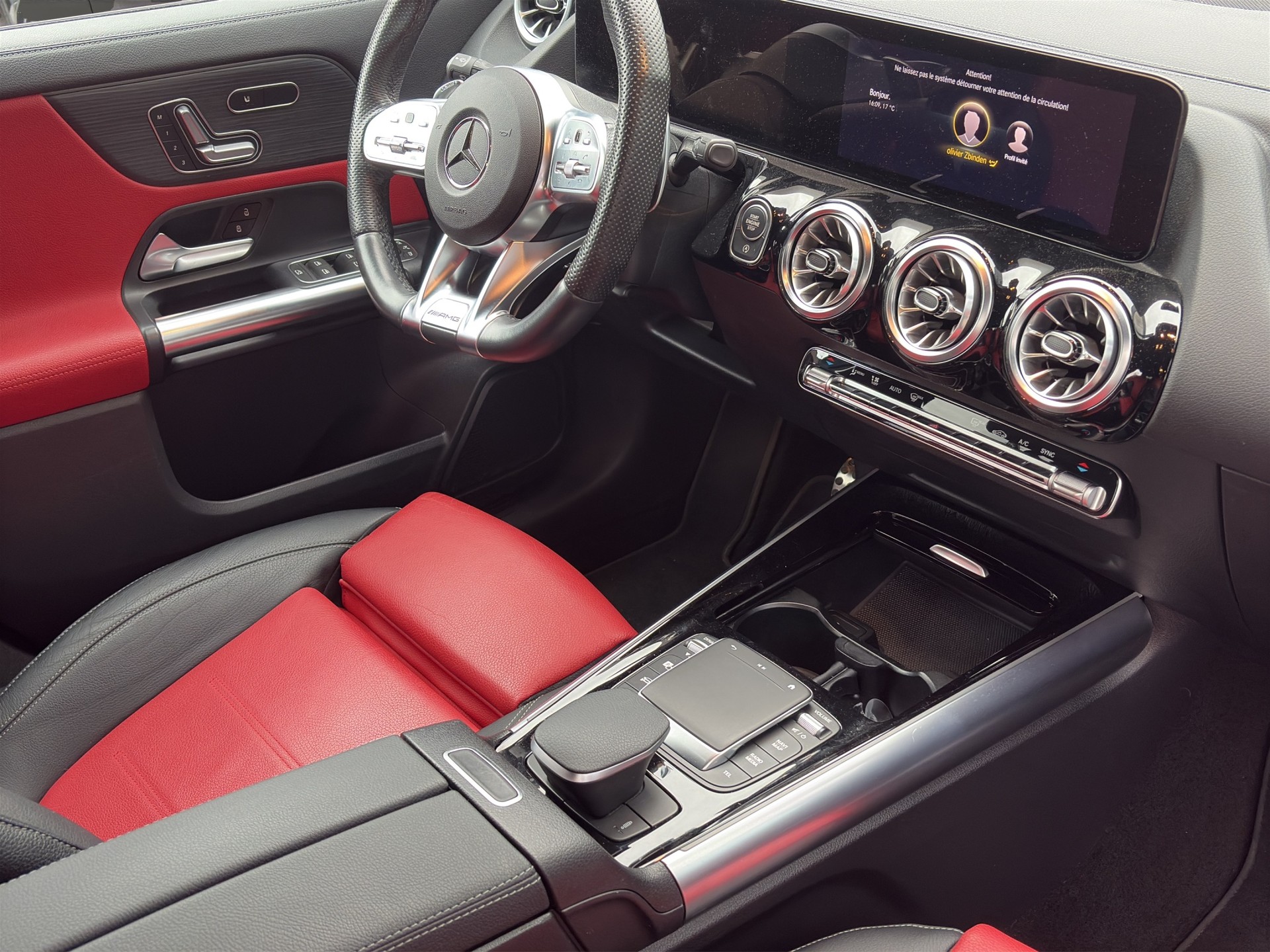 MERCEDES-BENZ GLA 35 AMG 4Matic 8G-Speedshift DCT-image-16