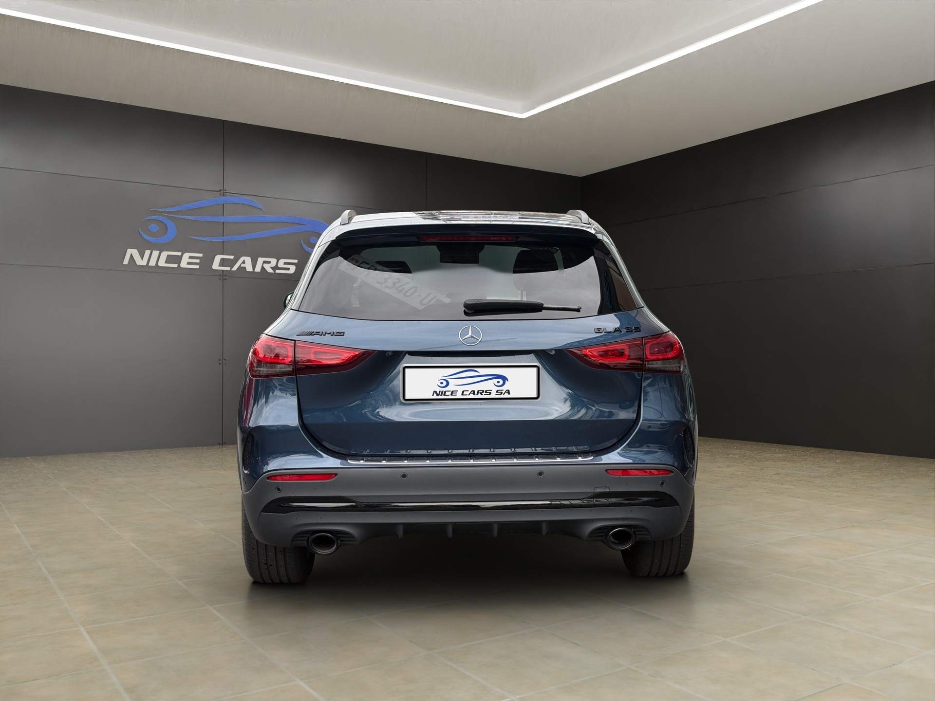 MERCEDES-BENZ GLA 35 AMG 4Matic 8G-Speedshift DCT-showroom-element-3