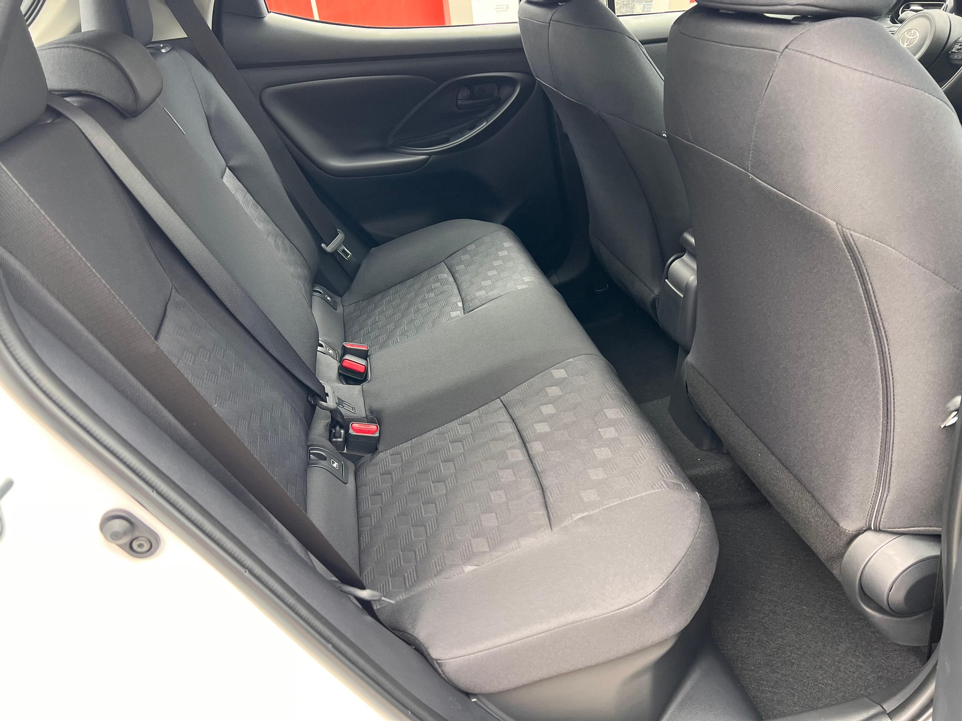 TOYOTA Yaris 1.5 VVT-i HSD Comfort-image-11