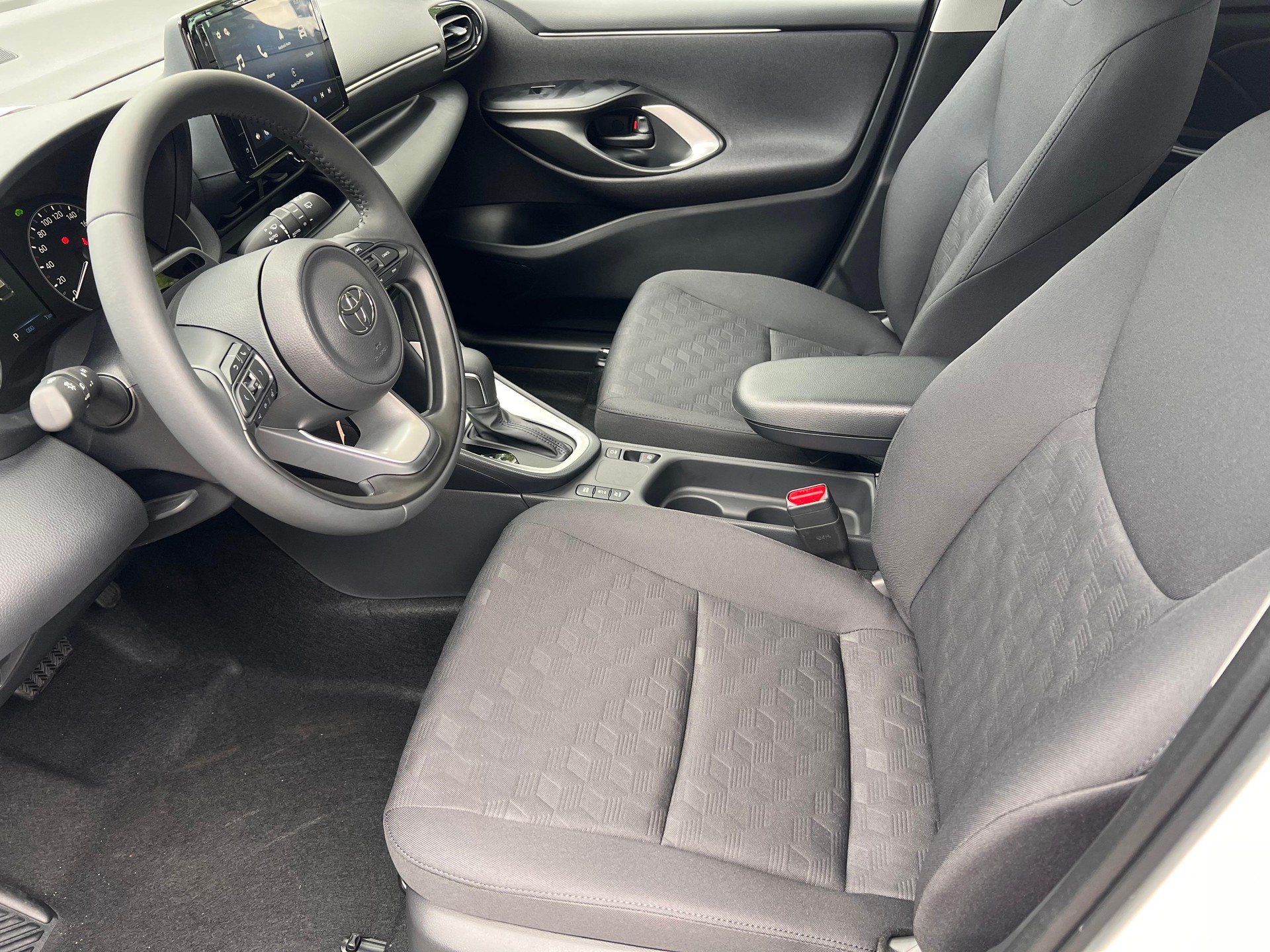 TOYOTA Yaris 1.5 VVT-i HSD Comfort-image-8