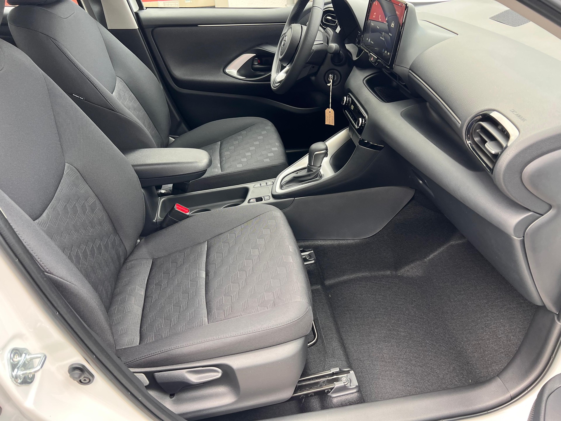 TOYOTA Yaris 1.5 VVT-i HSD Comfort-image-12