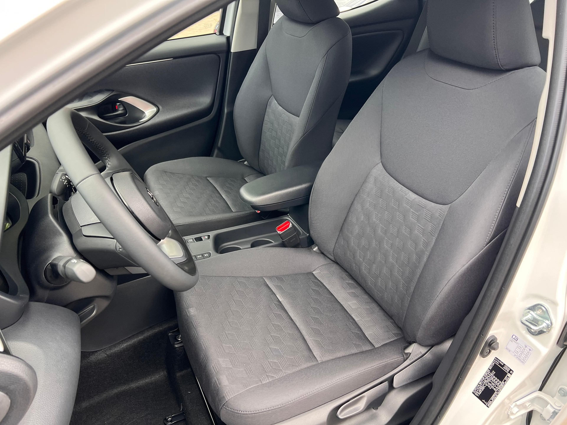 TOYOTA Yaris 1.5 VVT-i HSD Comfort-image-9