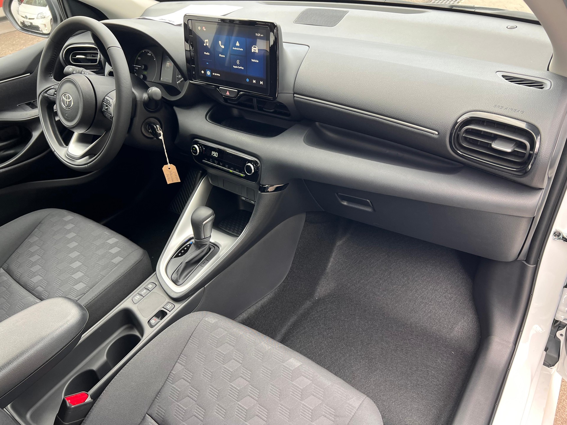 TOYOTA Yaris 1.5 VVT-i HSD Comfort-image-13
