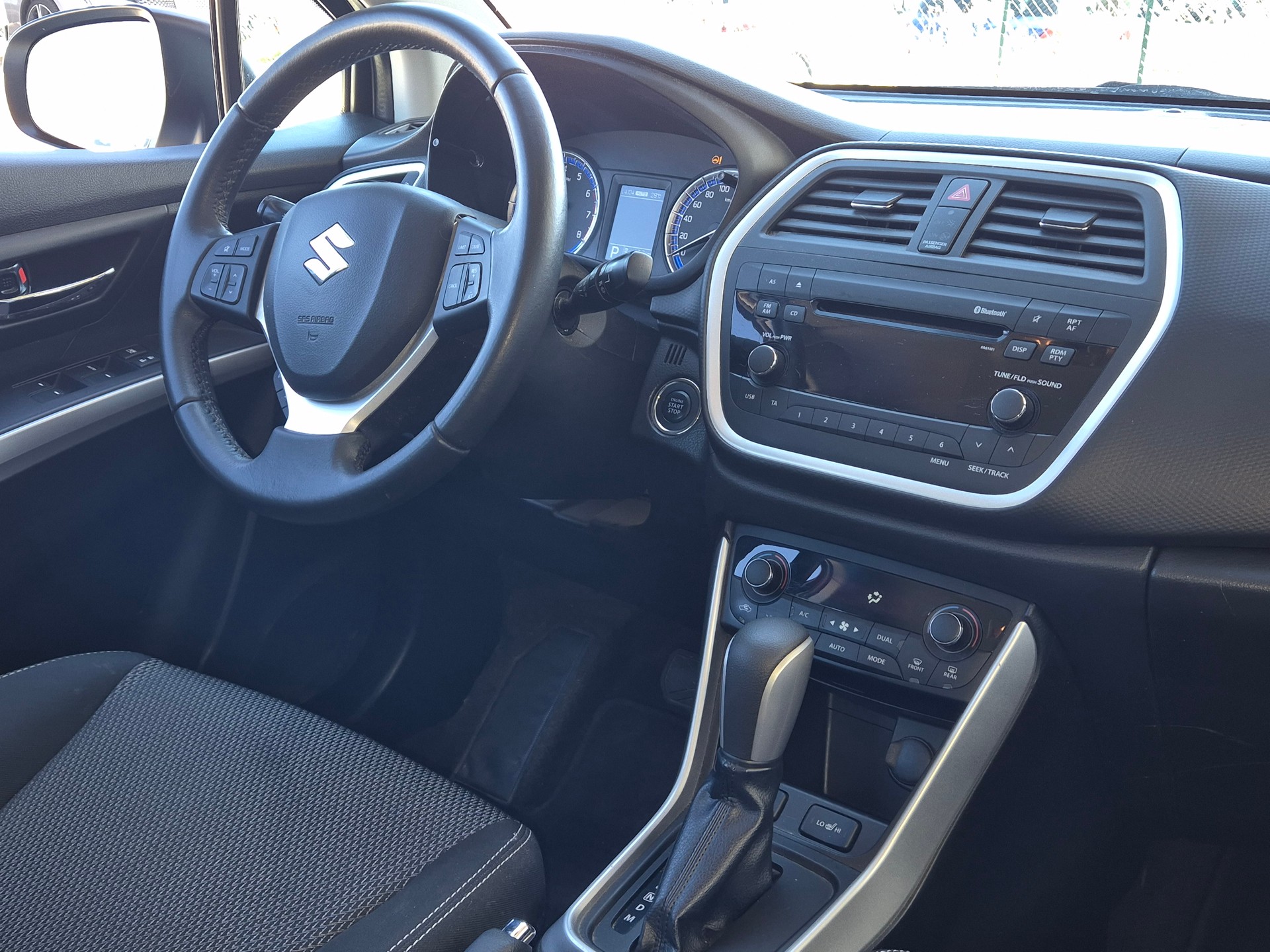 SUZUKI SX4 S-Cross 1.6 16V Compact Top 4WD CVT7-image-11