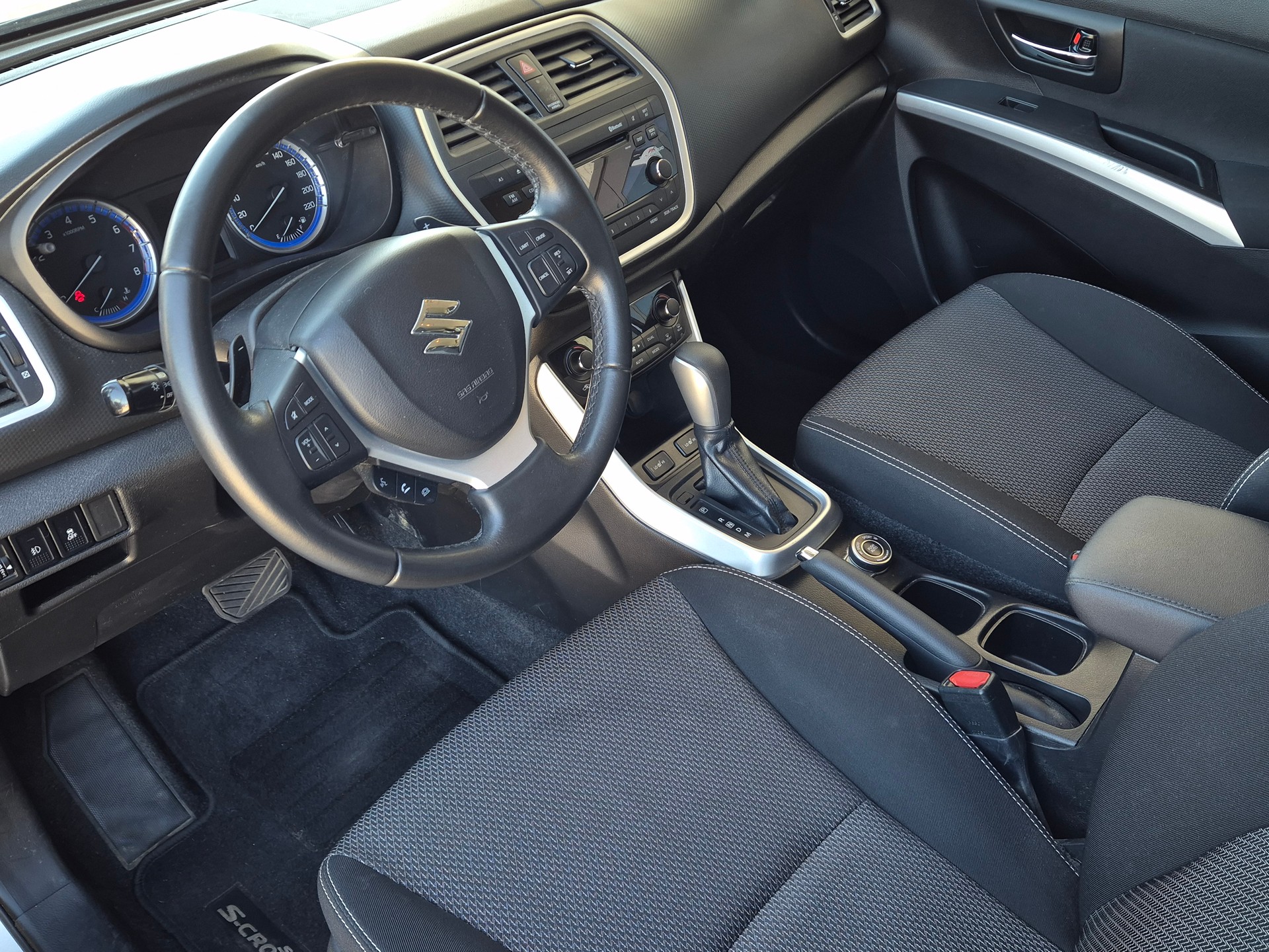 SUZUKI SX4 S-Cross 1.6 16V Compact Top 4WD CVT7-image-12