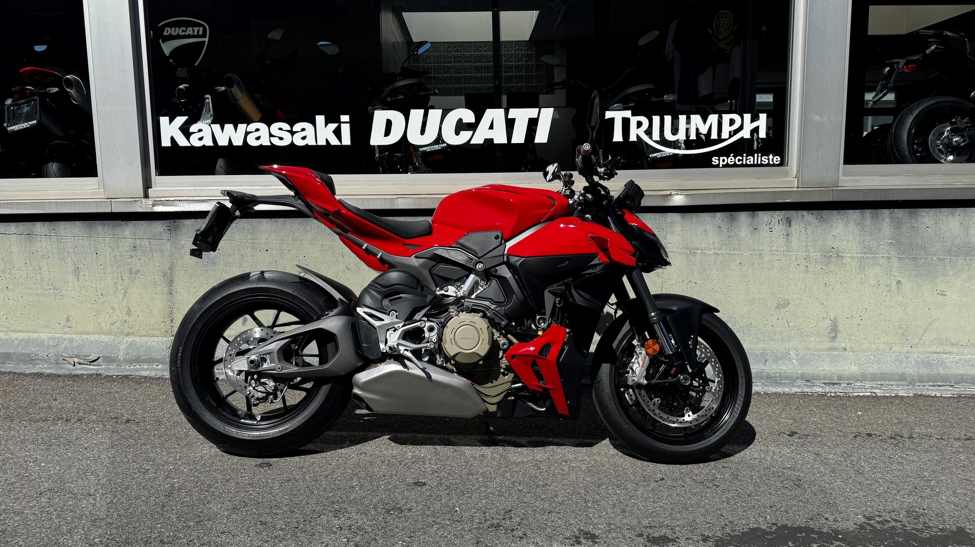 DUCATI Streetfighter V4