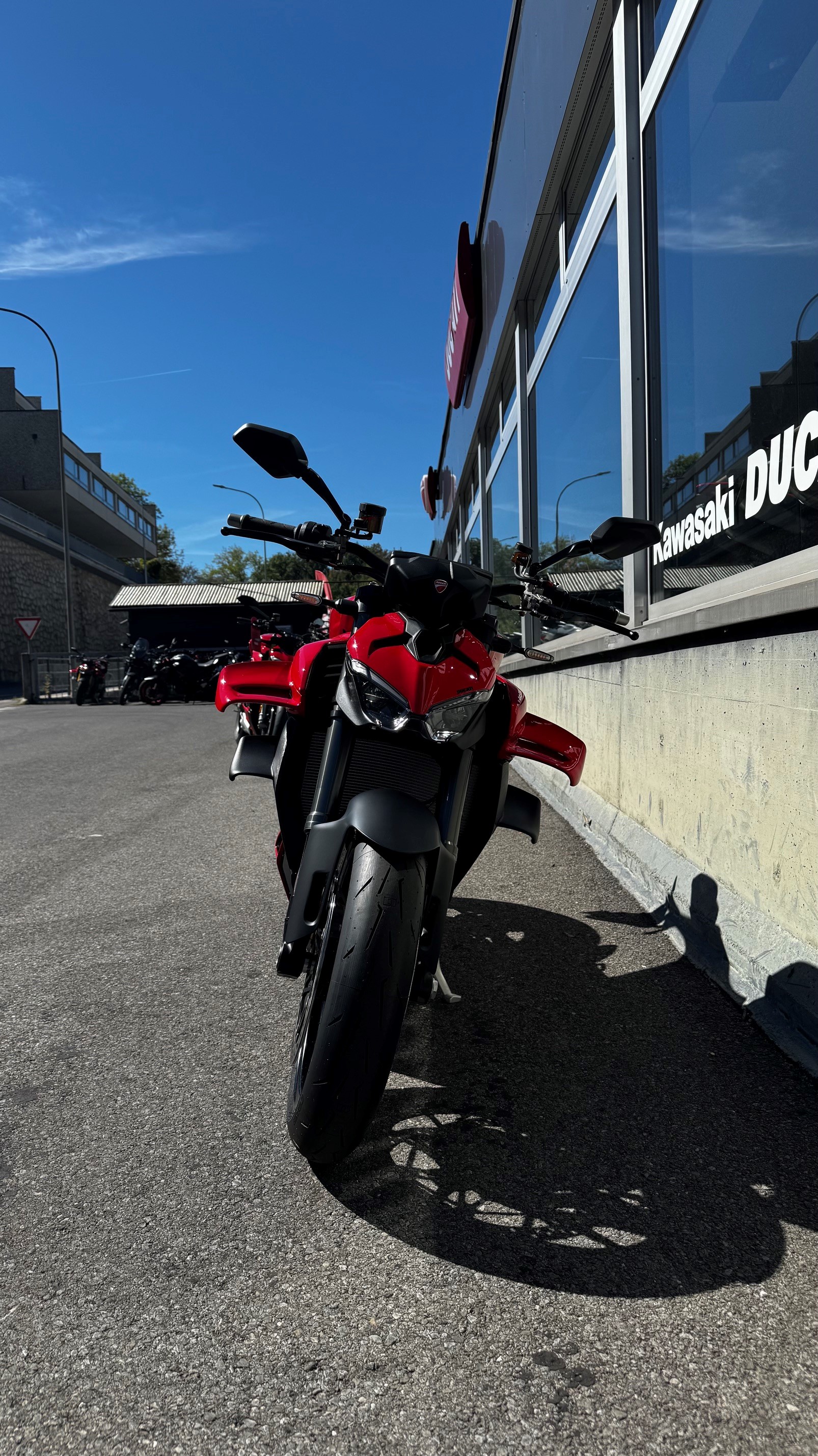 DUCATI Streetfighter V4-showroom-element-2
