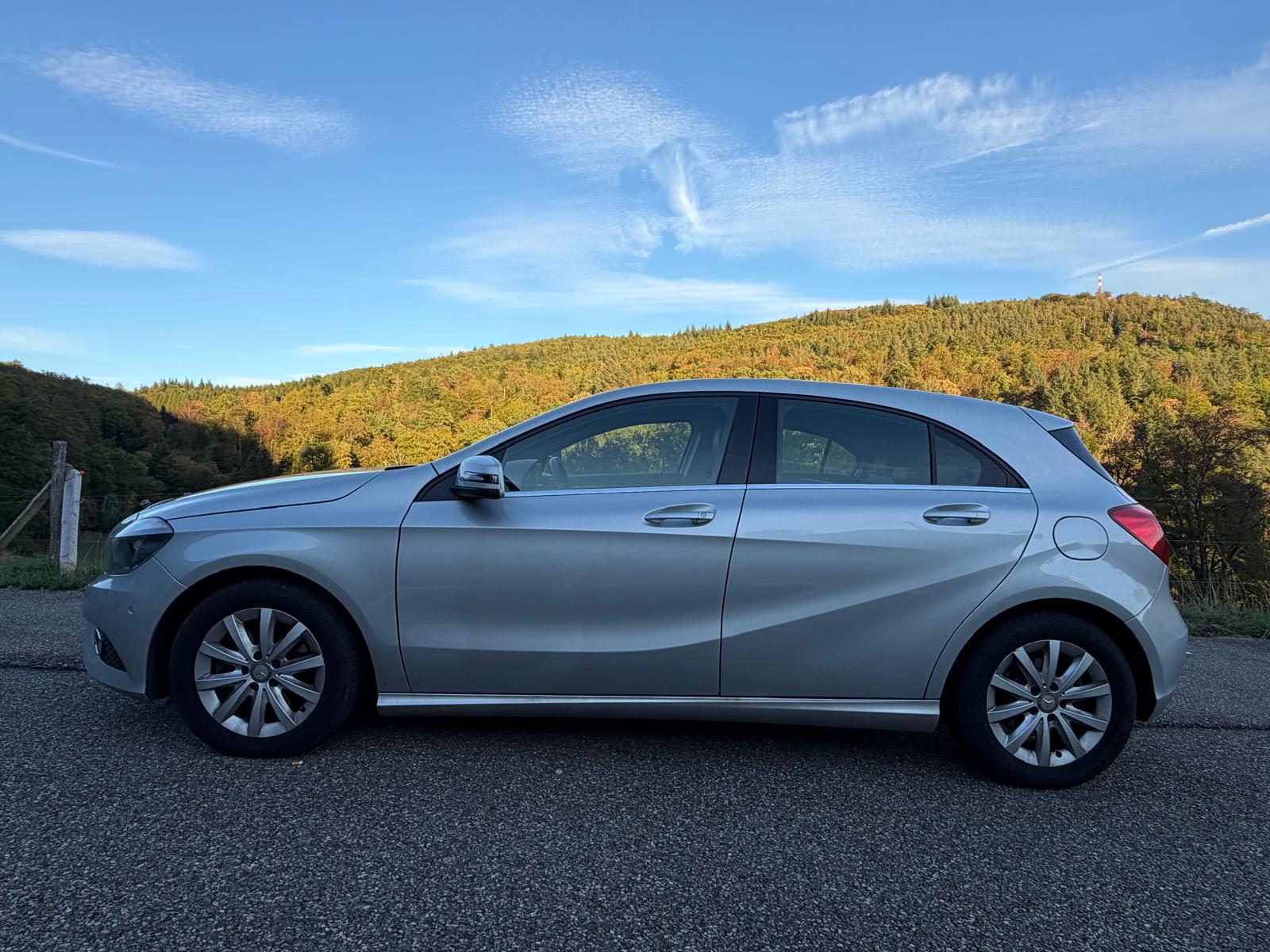 MERCEDES-BENZ A 180 Style 7G-DCT-image-1