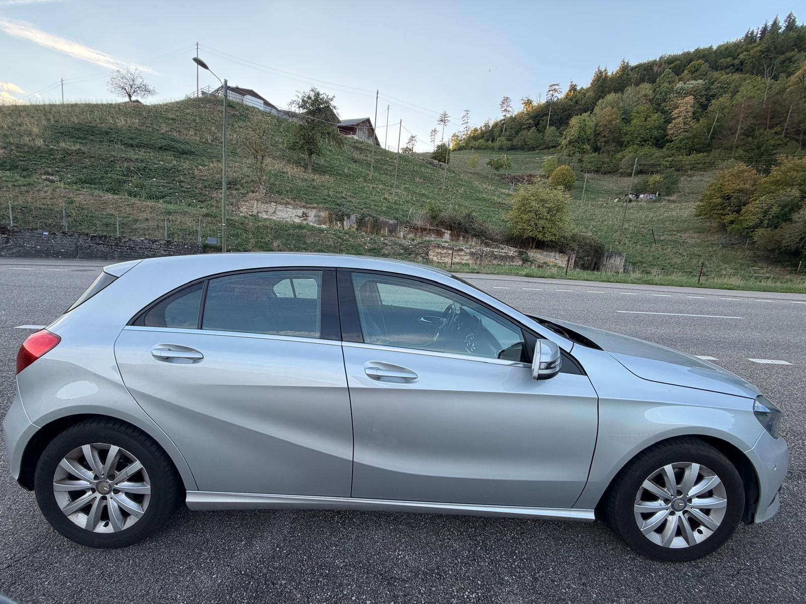 MERCEDES-BENZ A 180 Style 7G-DCT-image-2