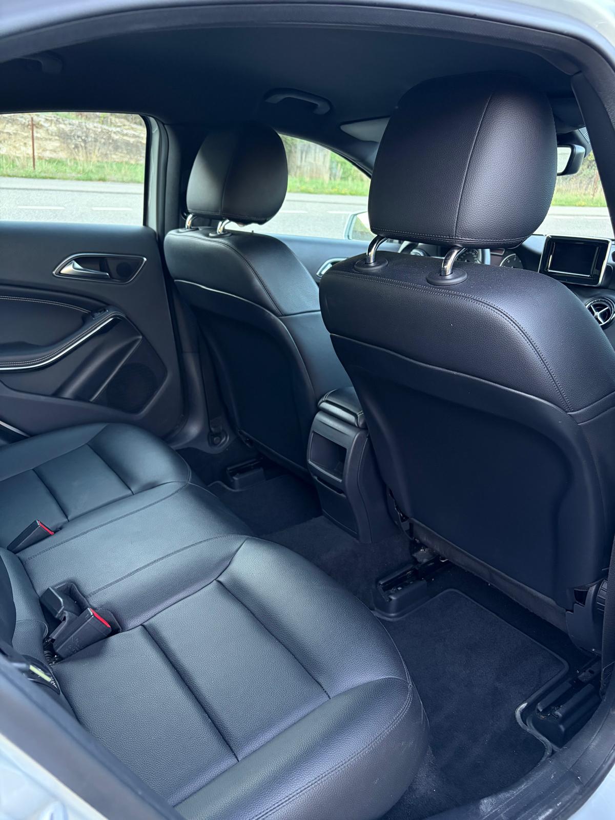 MERCEDES-BENZ A 180 Style 7G-DCT-image-5