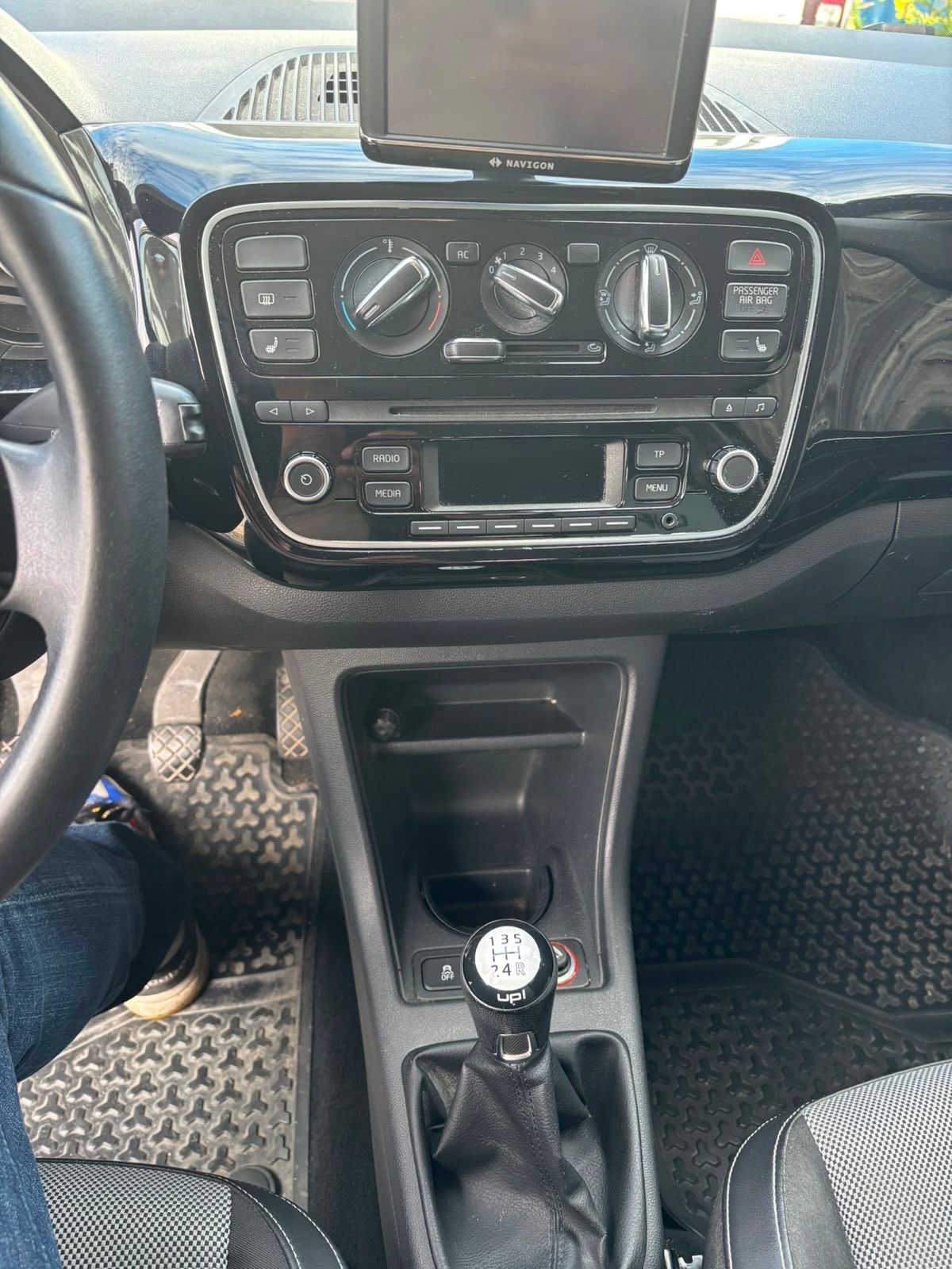 VW Up 1.0 high up-image-5