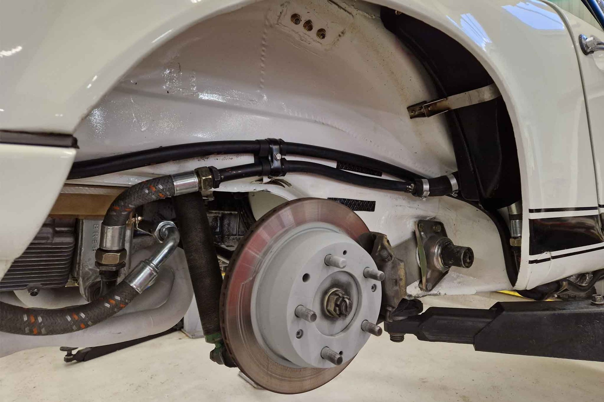 PORSCHE 911 R-image-14