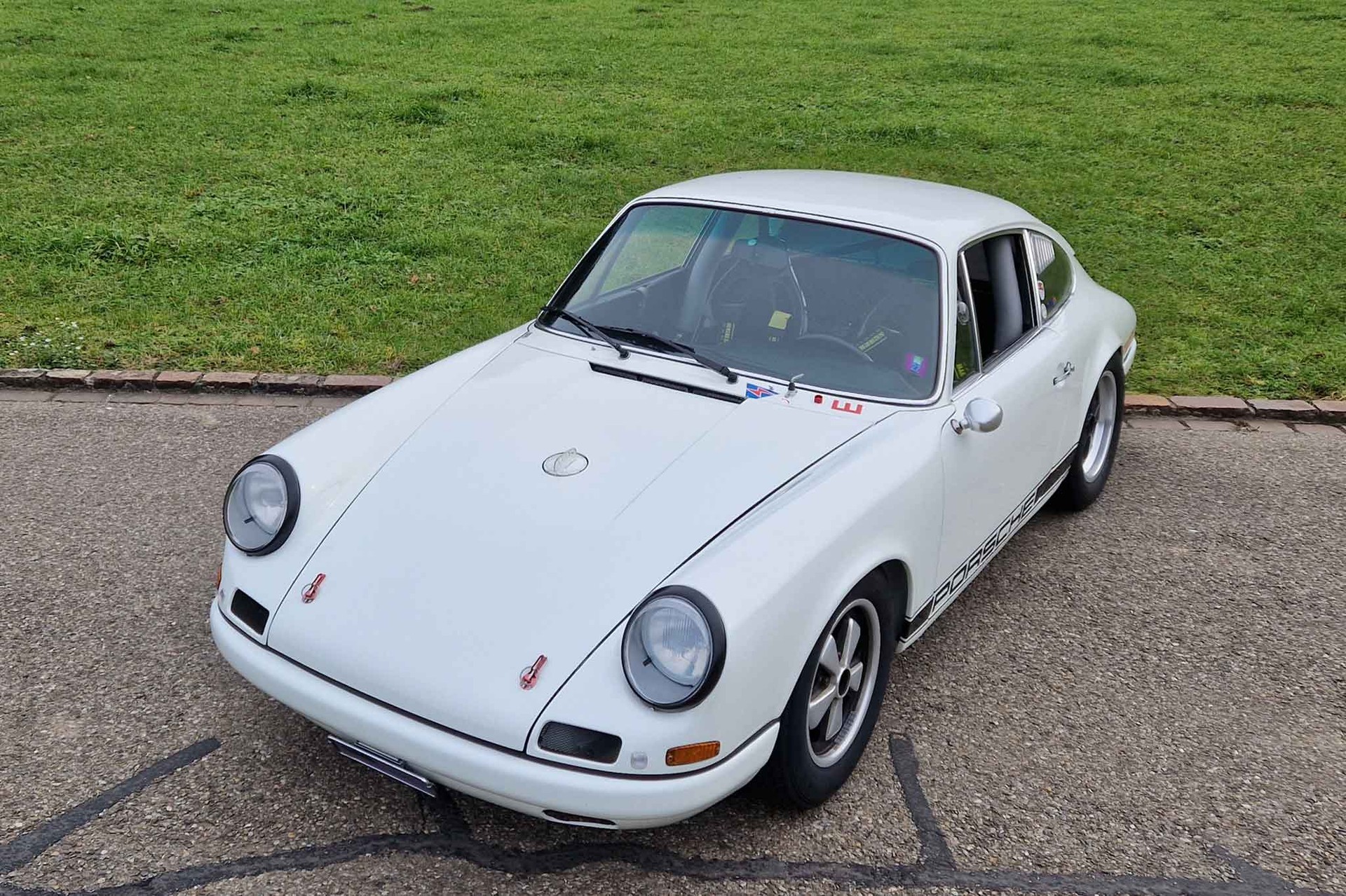 PORSCHE 911 R-image-8
