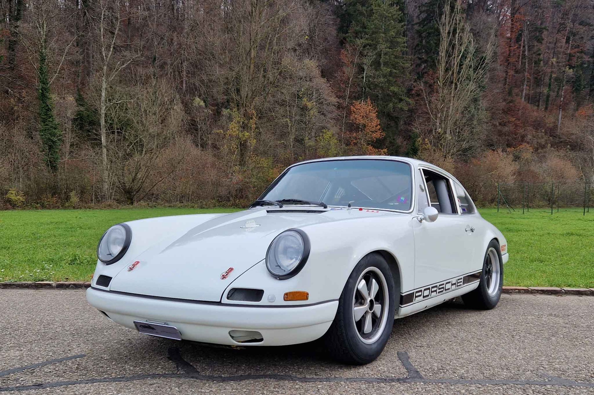 PORSCHE 911 R-image-1