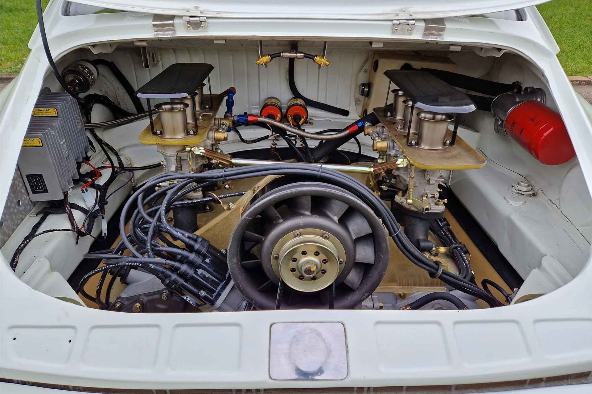 PORSCHE 911 R-image-12