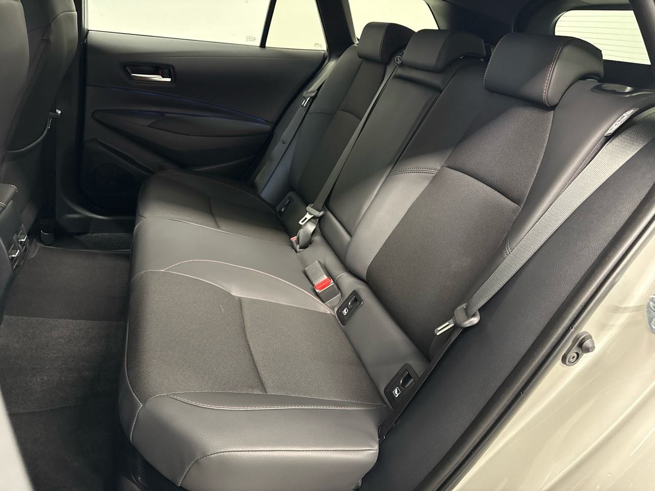 TOYOTA Corolla Touring Sports 2.0 HSD GR Sport e-CVT-image-10